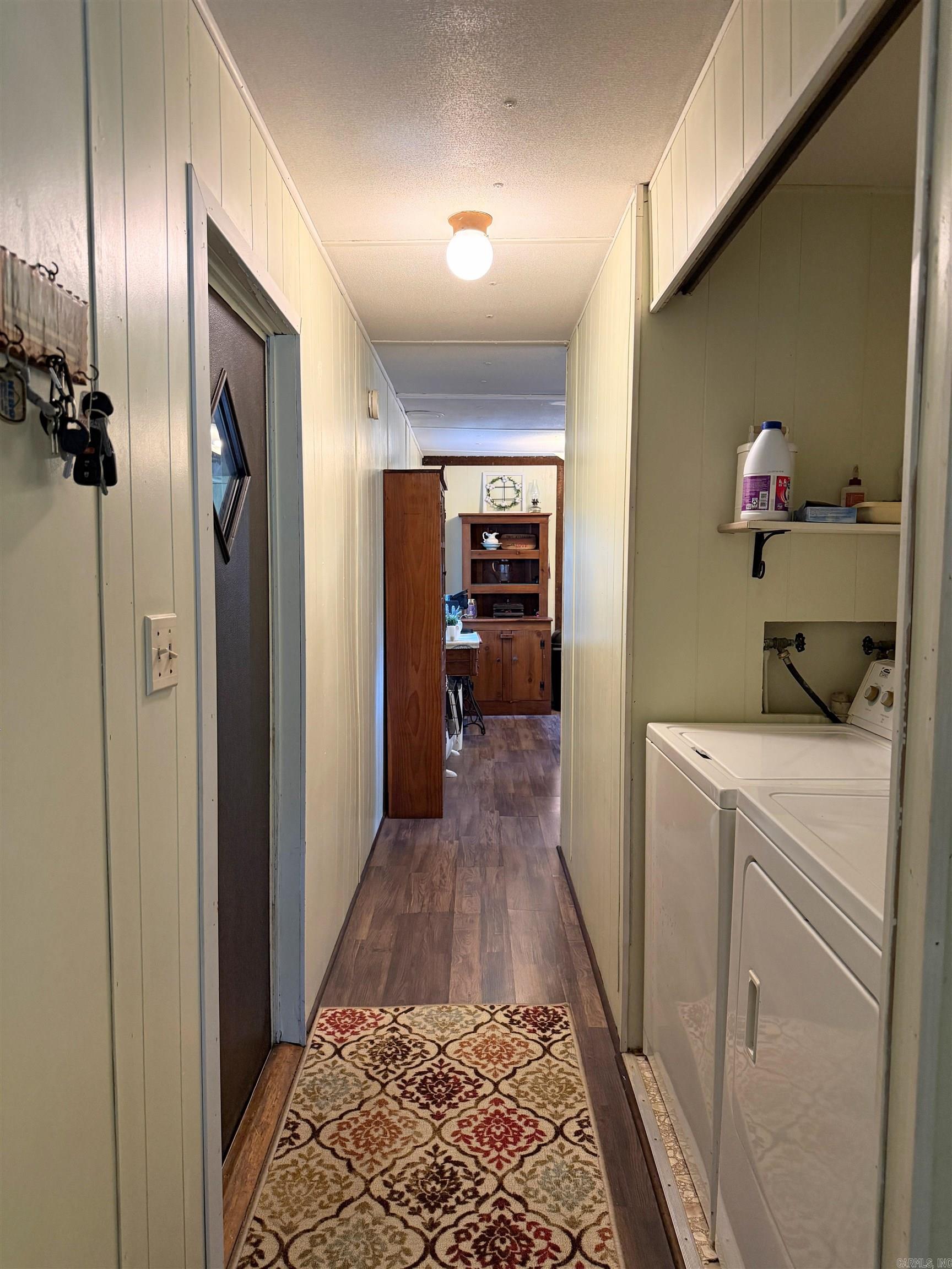 967 Uellner Road Property Photo 14