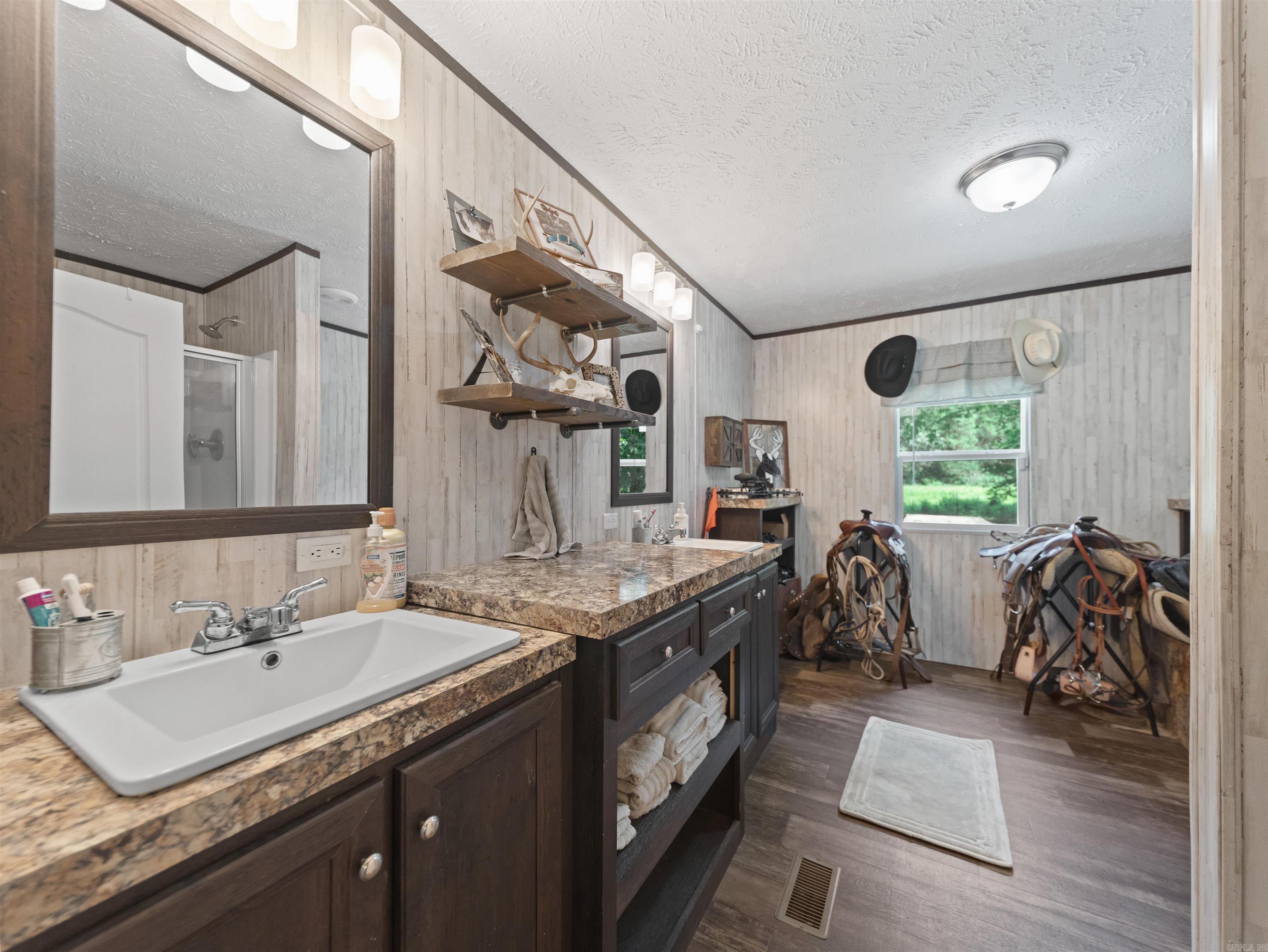 18401 W Highway 28 Property Photo 10