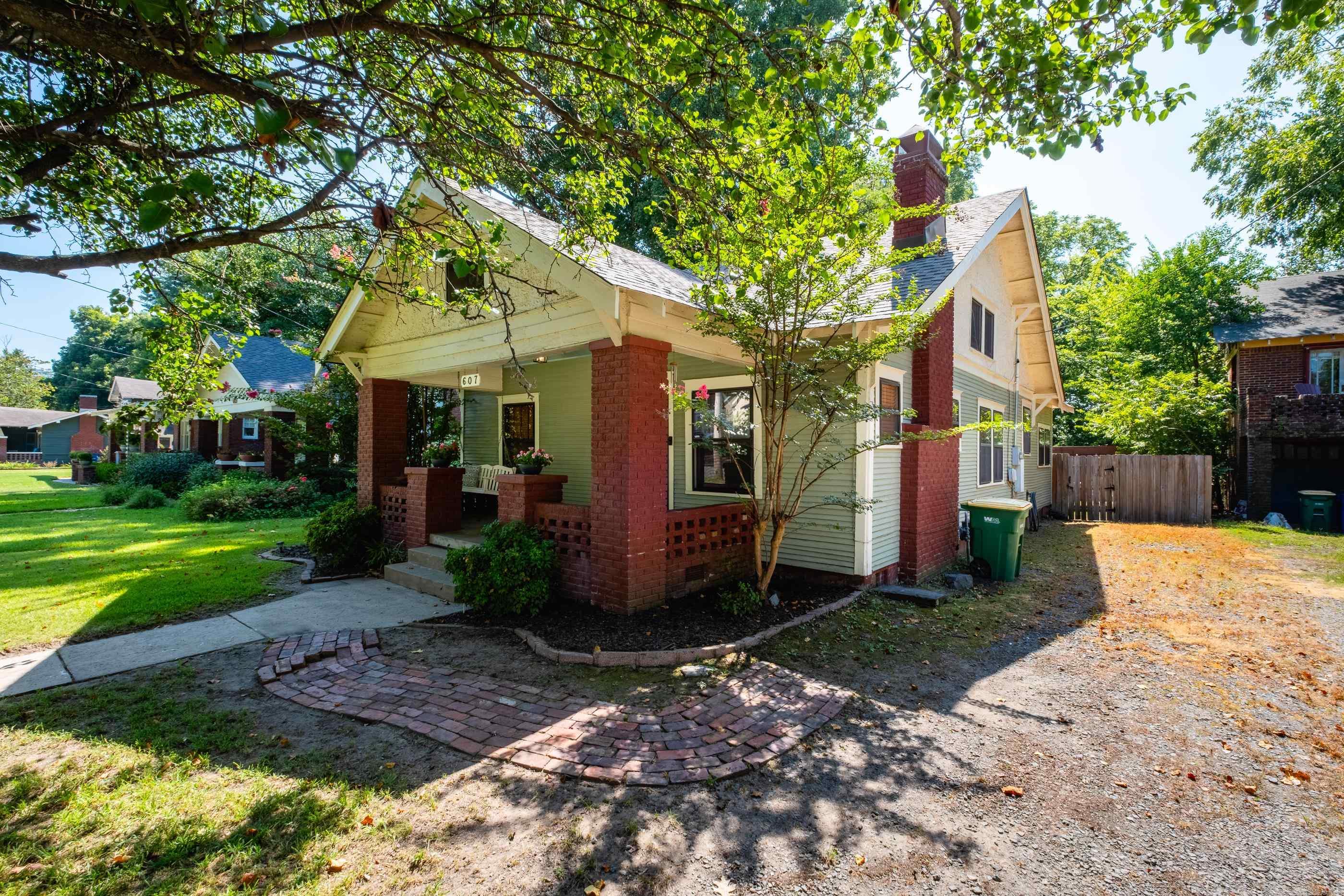 607 Willow Street Property Photo 4