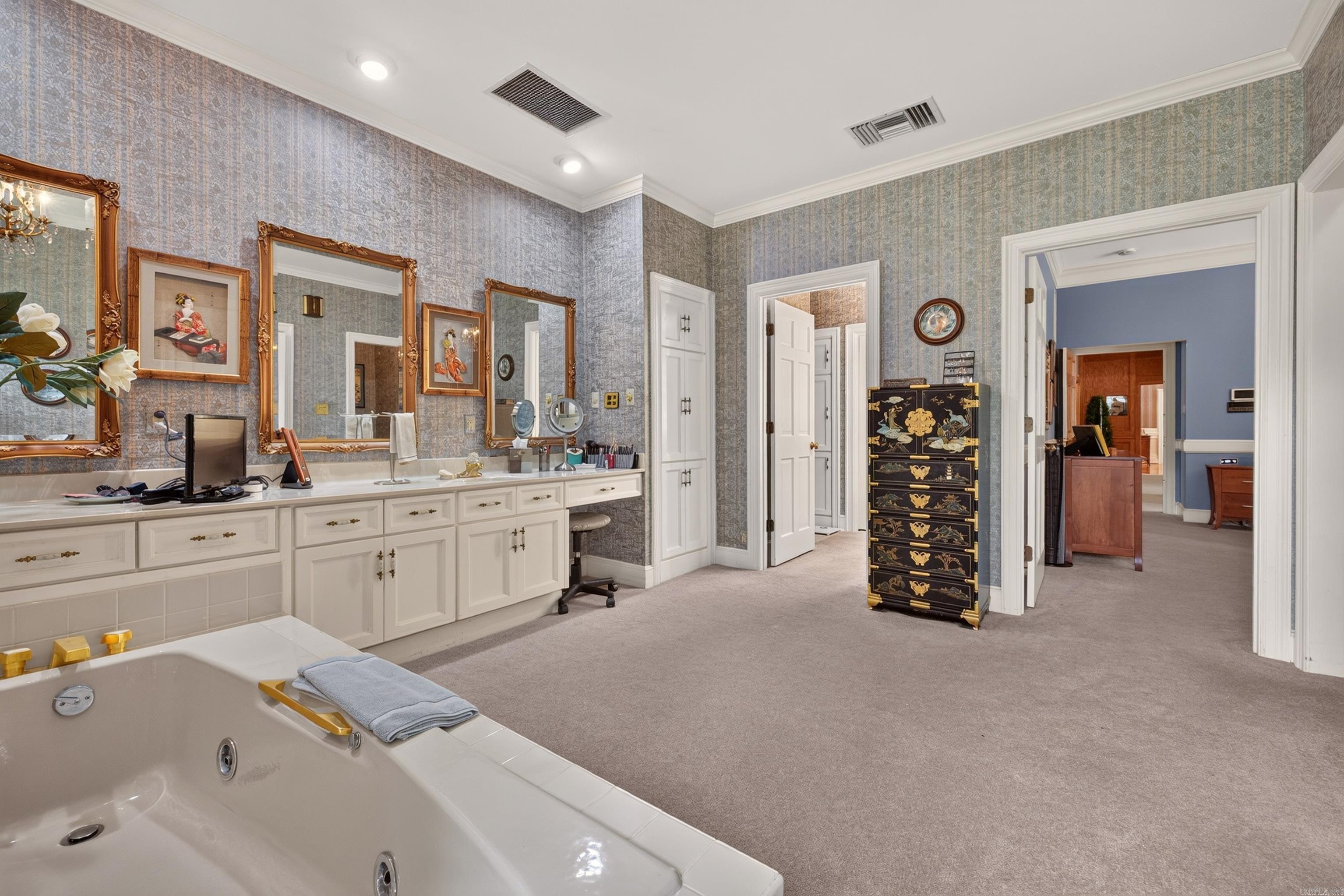 100 Charlotte Drive Property Photo 23