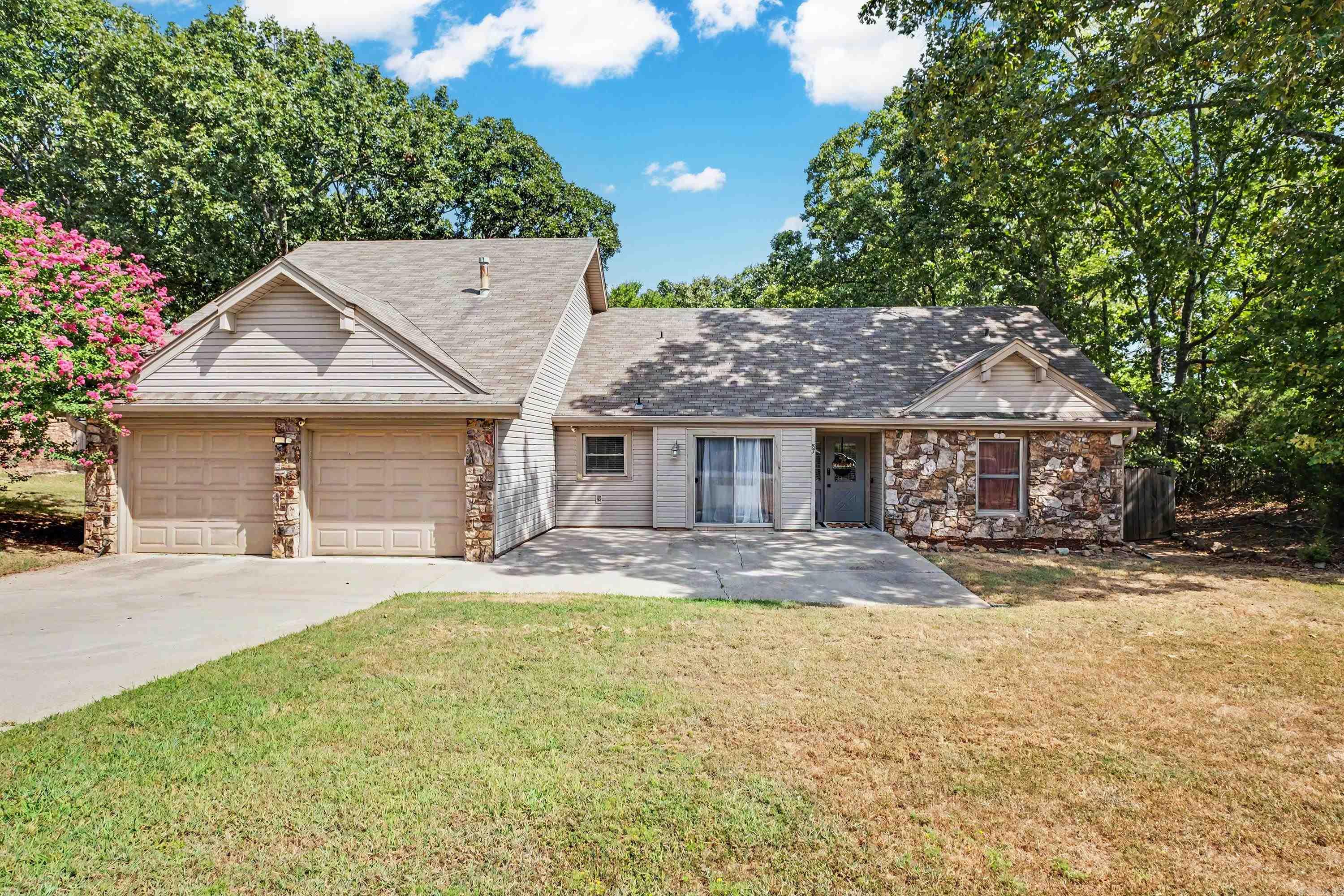 87 Stoneledge Drive Property Photo 1