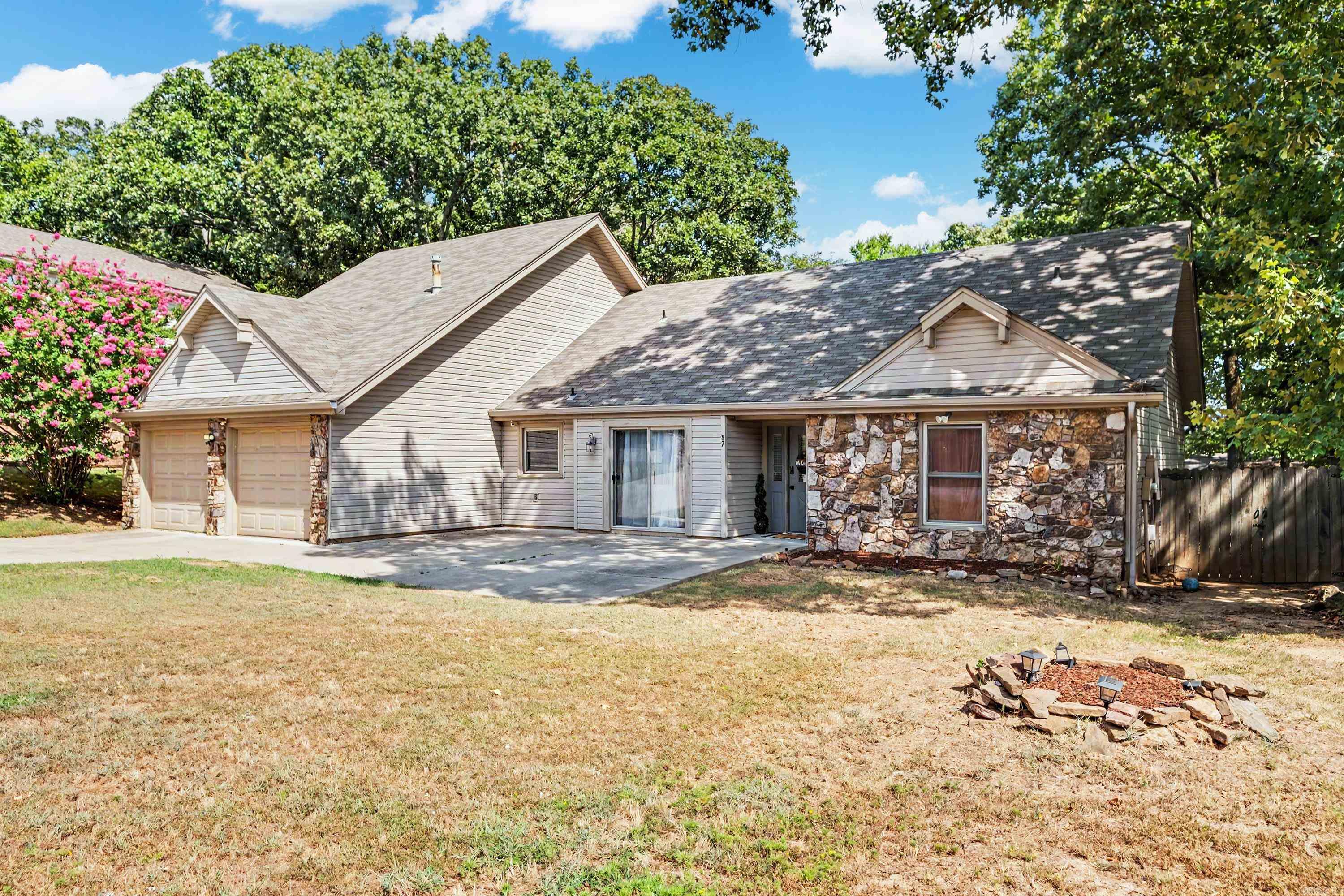 87 Stoneledge Drive Property Photo 3
