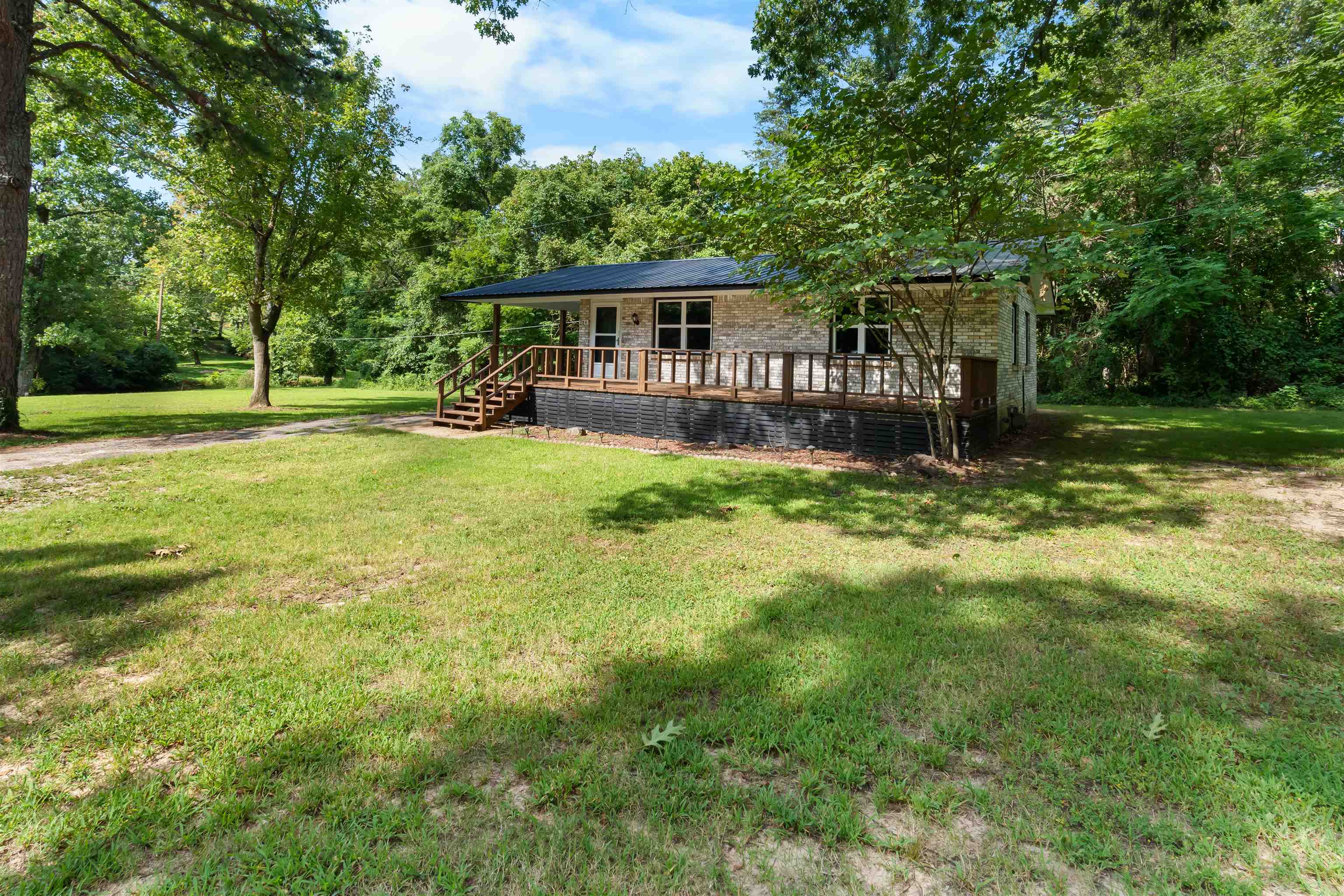 284 Burgundy Pl. Property Photo 1