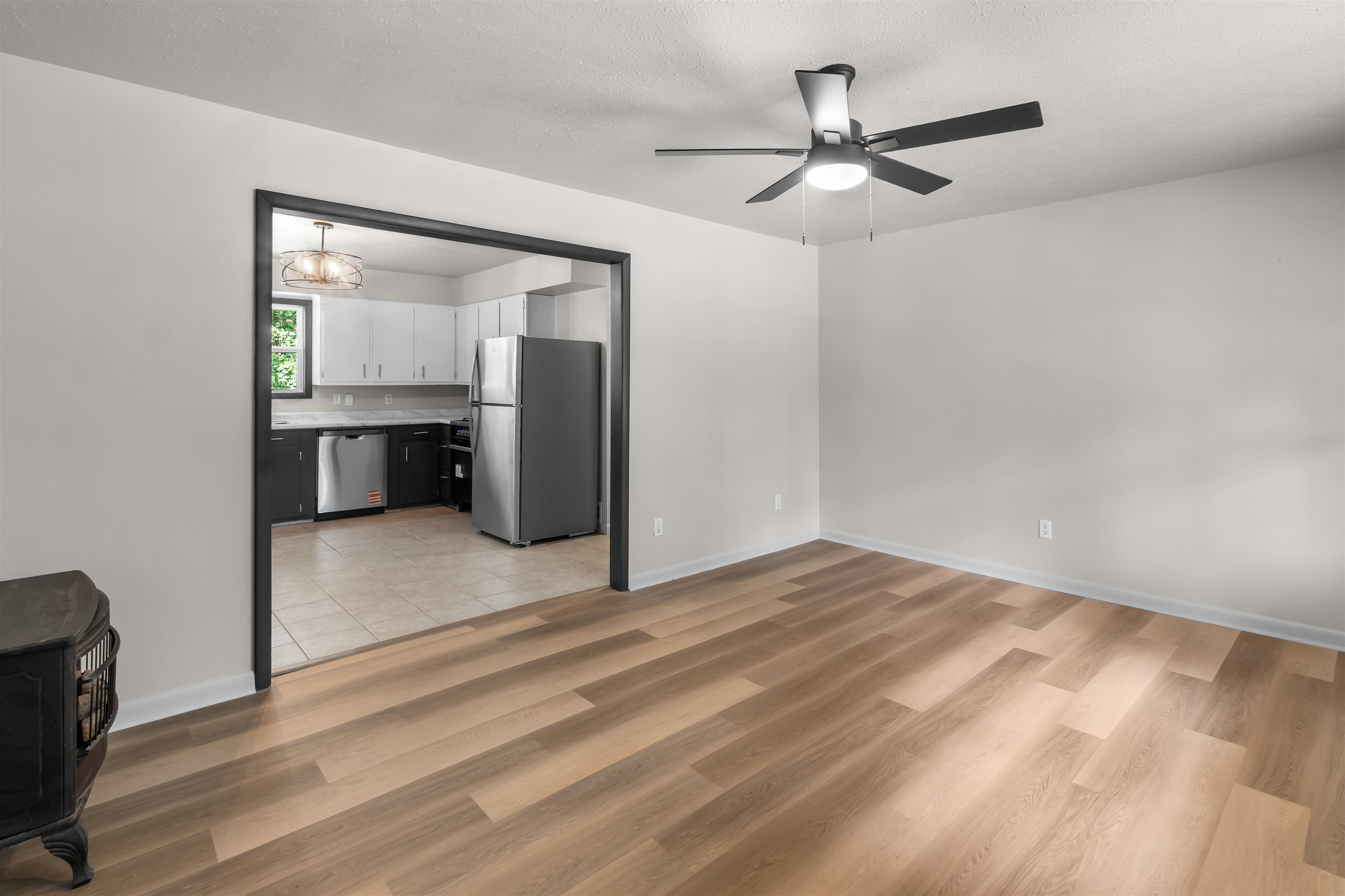 284 Burgundy Pl. Property Photo 6