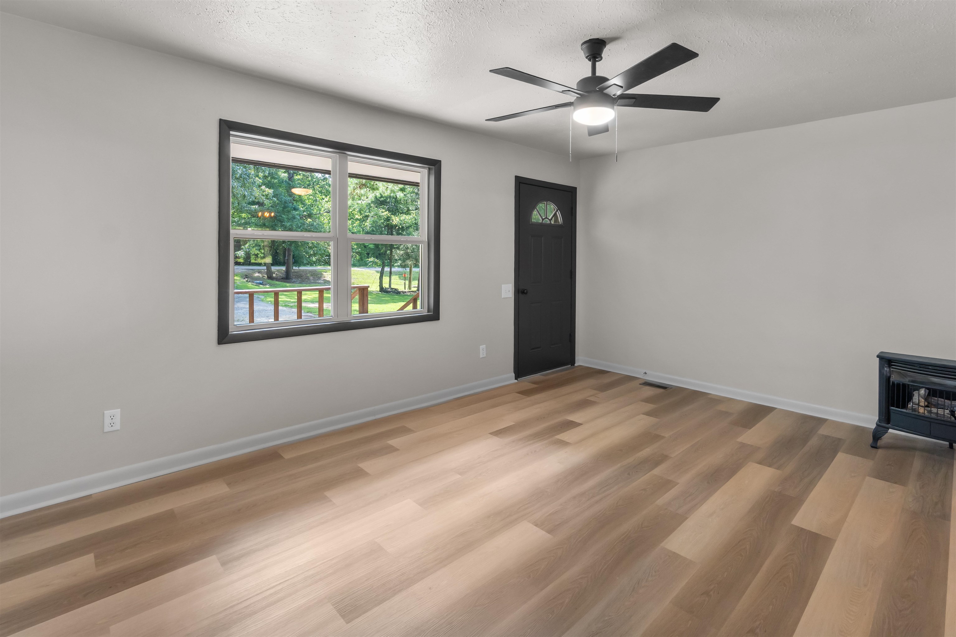 284 Burgundy Pl. Property Photo 7