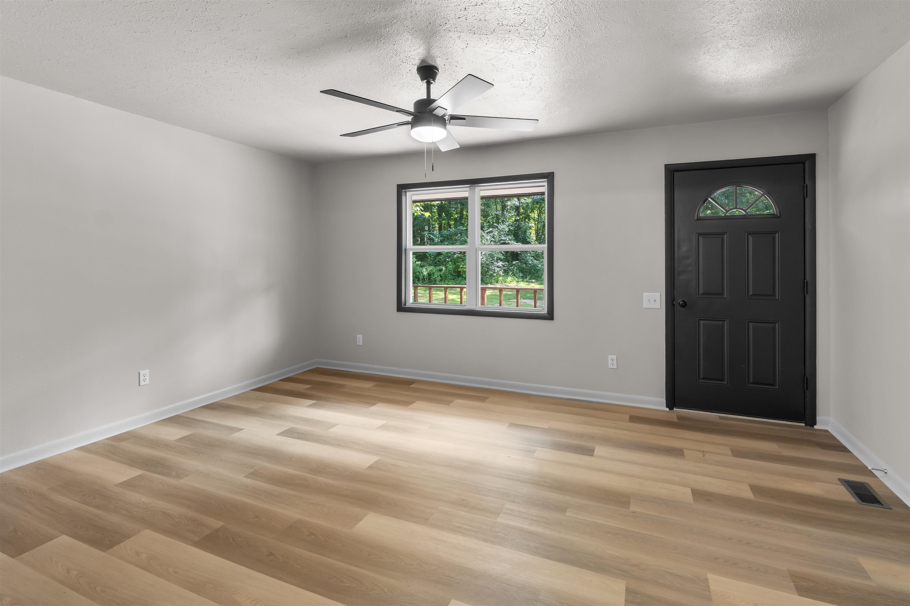 284 Burgundy Pl. Property Photo 8