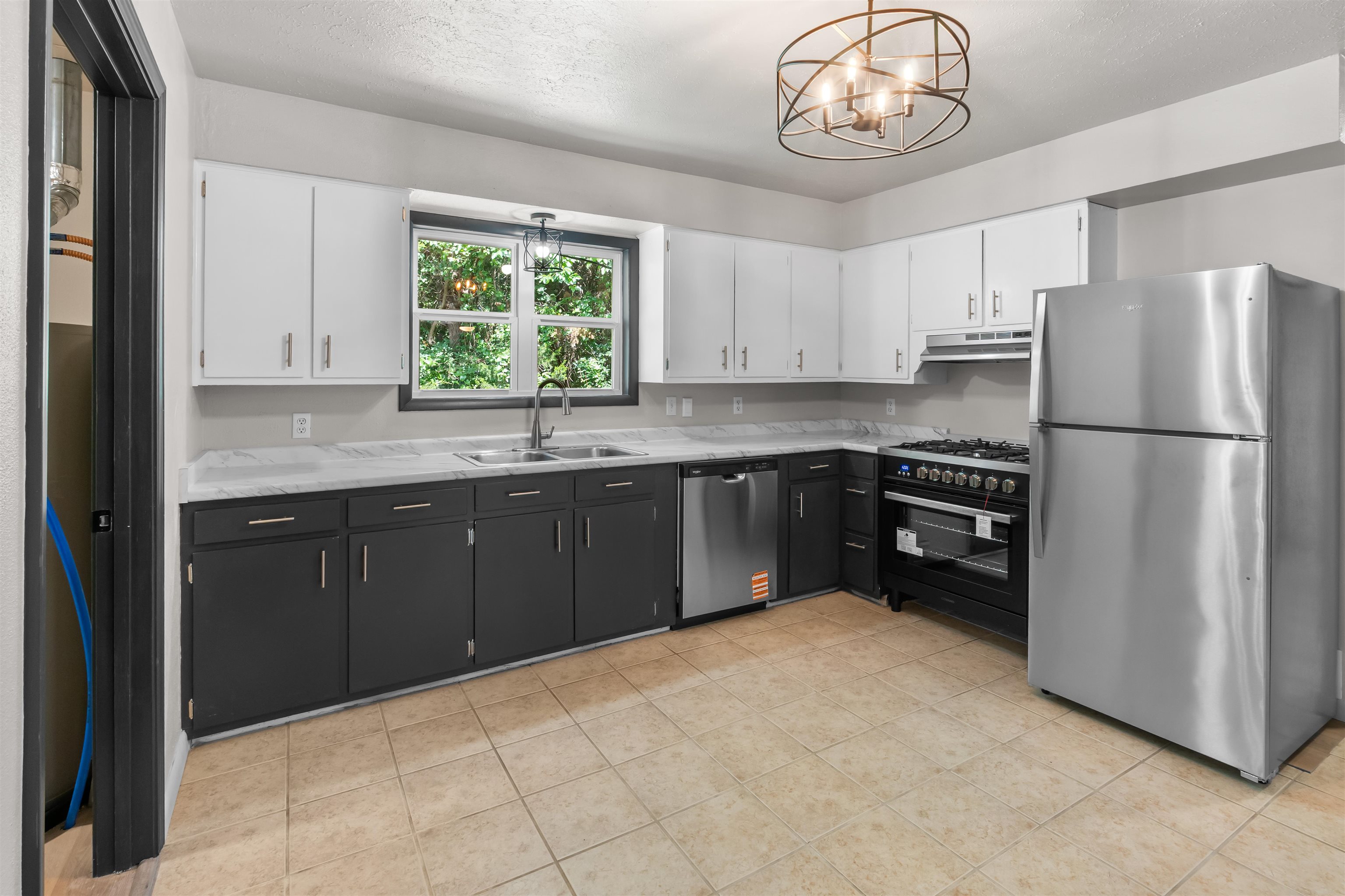 284 Burgundy Pl. Property Photo 9