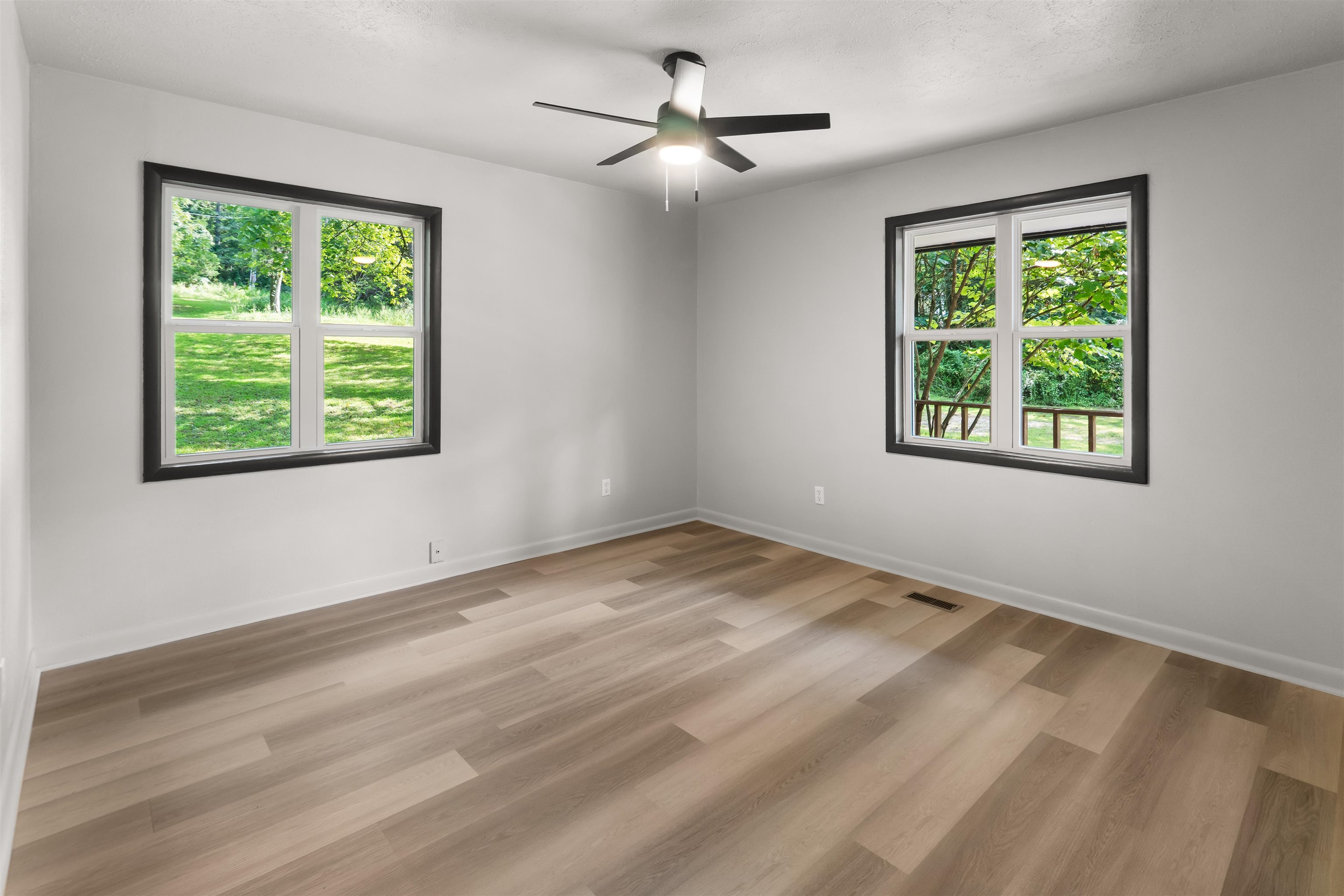 284 Burgundy Pl. Property Photo 13
