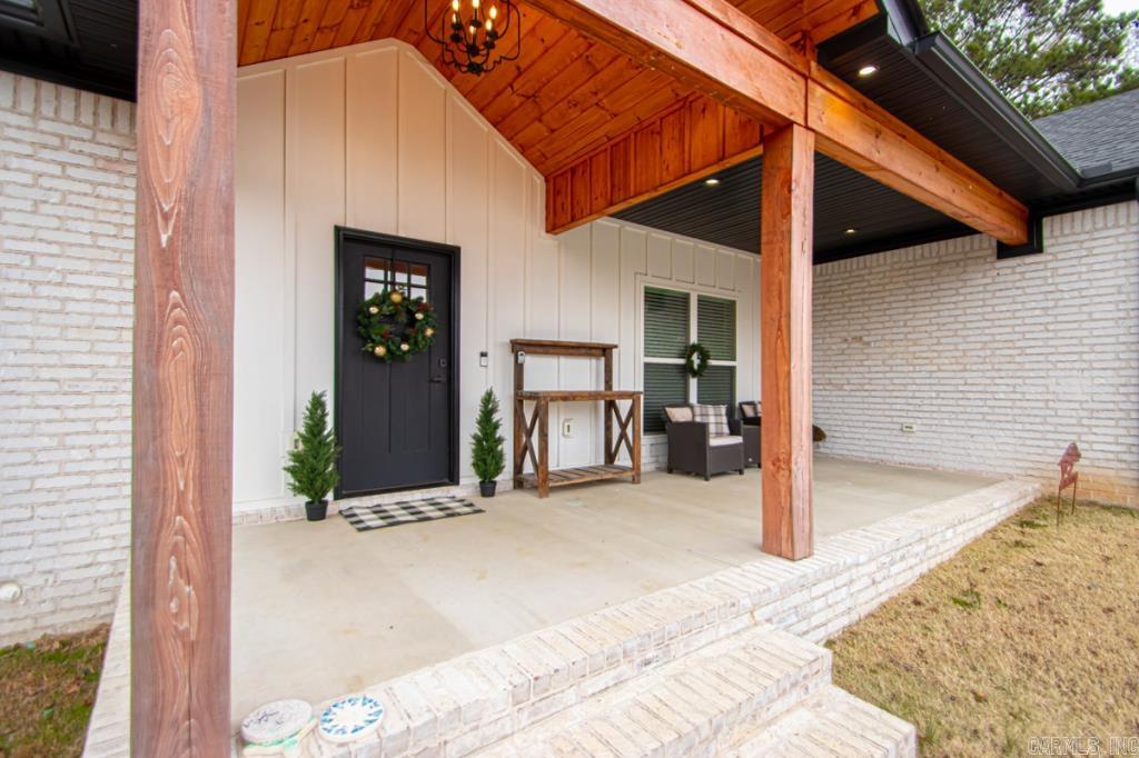 422 Highway 225 W Property Photo 2