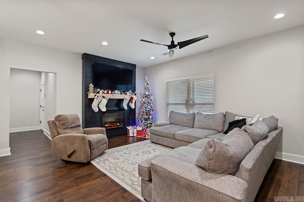 422 Highway 225 W Property Photo 18