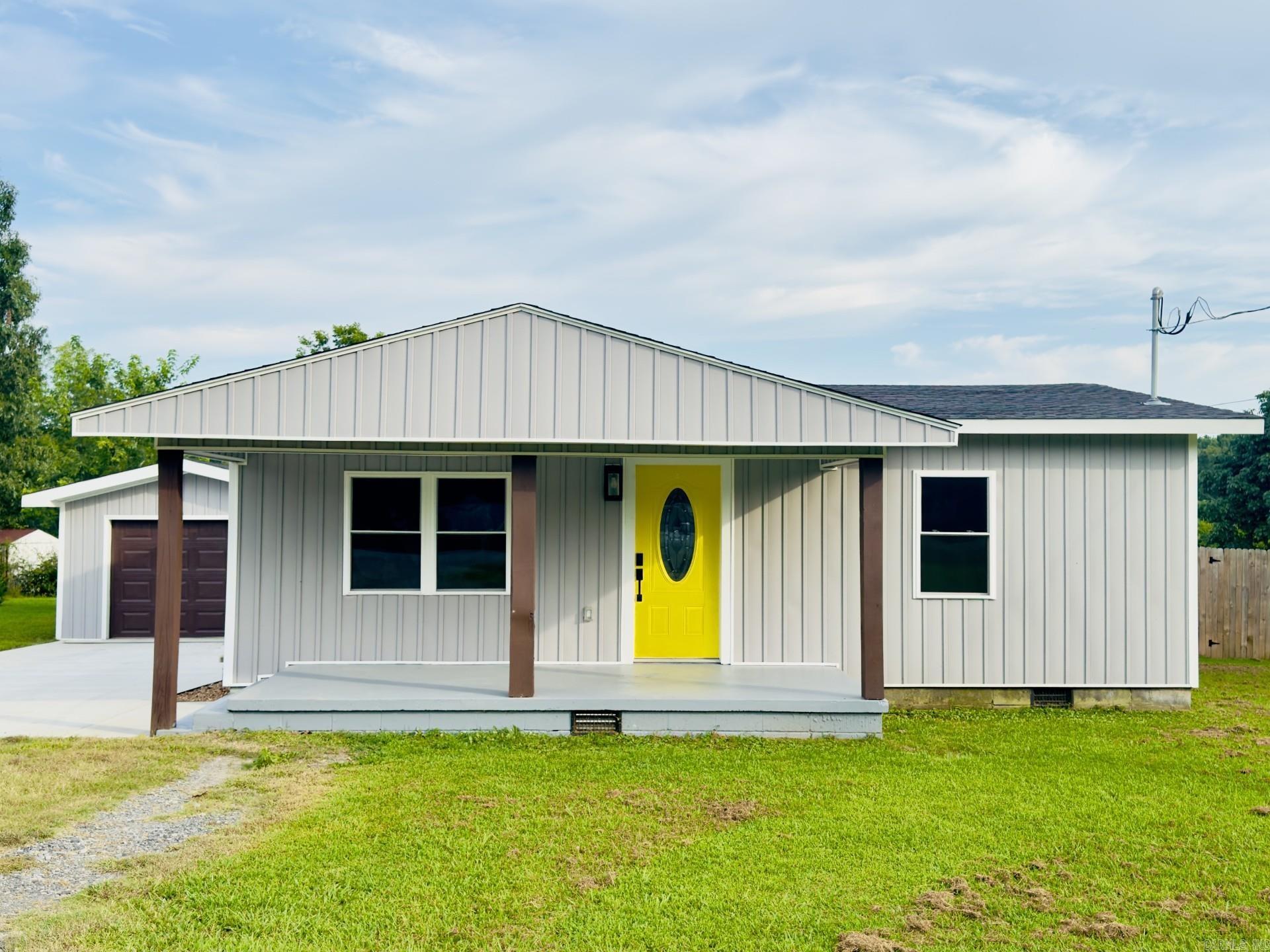 1136 N Hwy 367 Property Photo 1