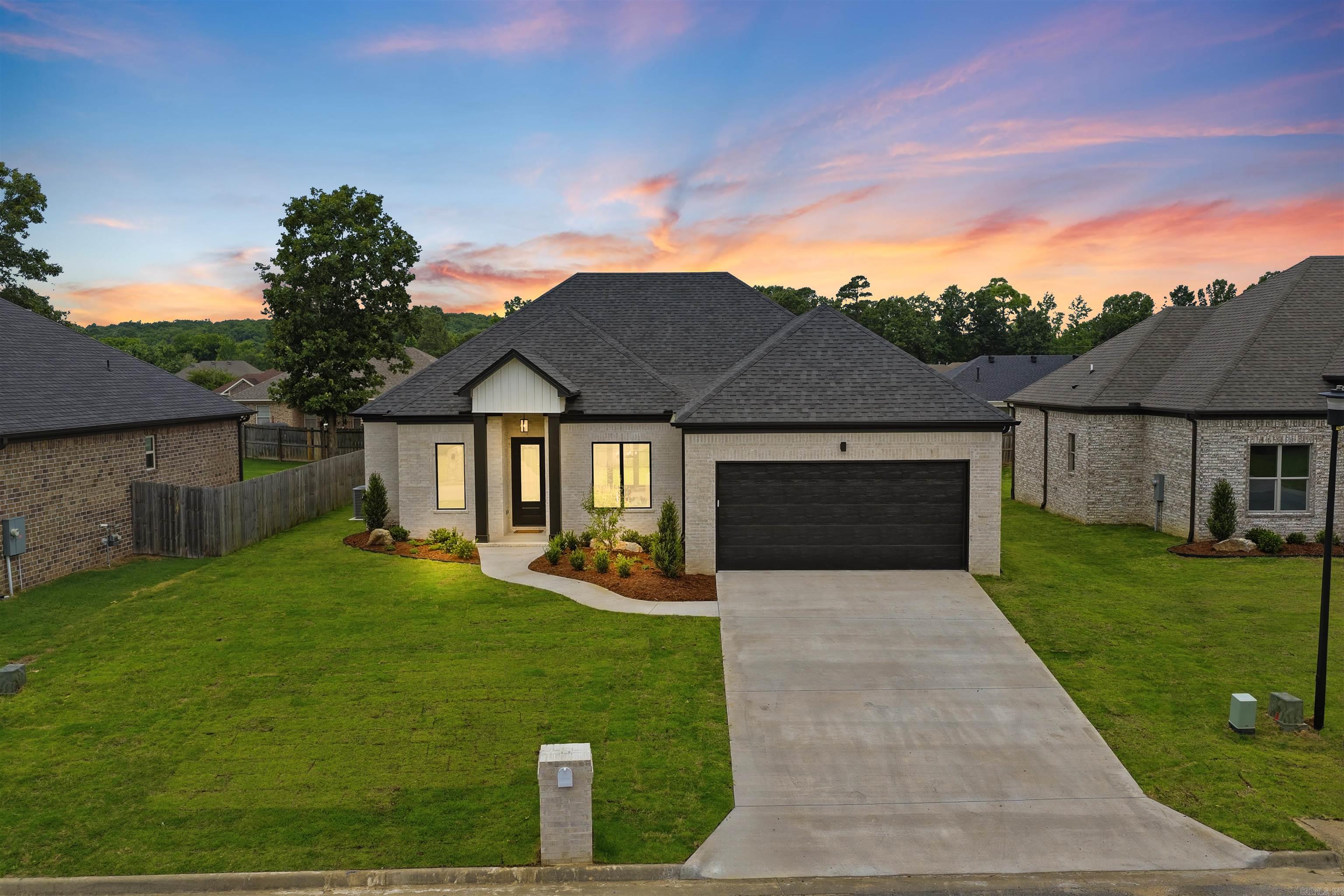 110 Sanibel Circle Property Photo 1