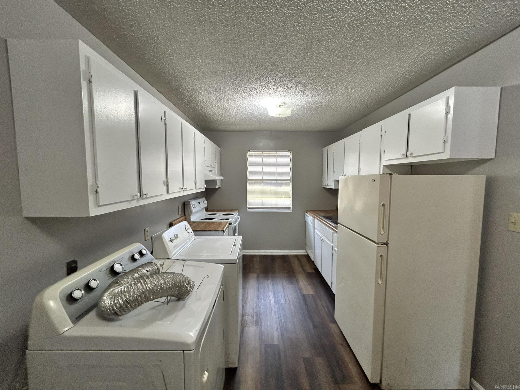 2710 S Taft St Property Photo 5