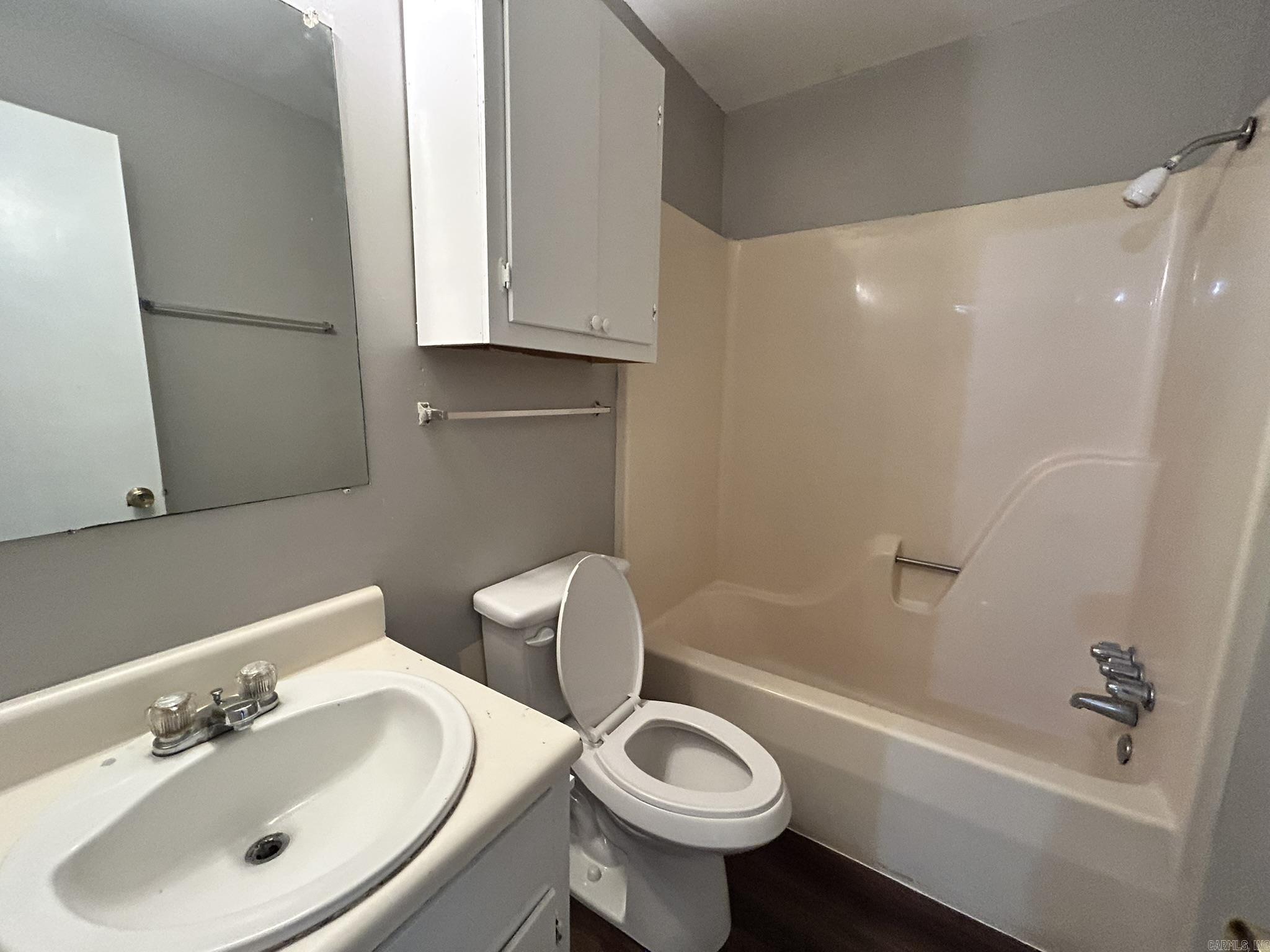 2710 S Taft St Property Photo 7