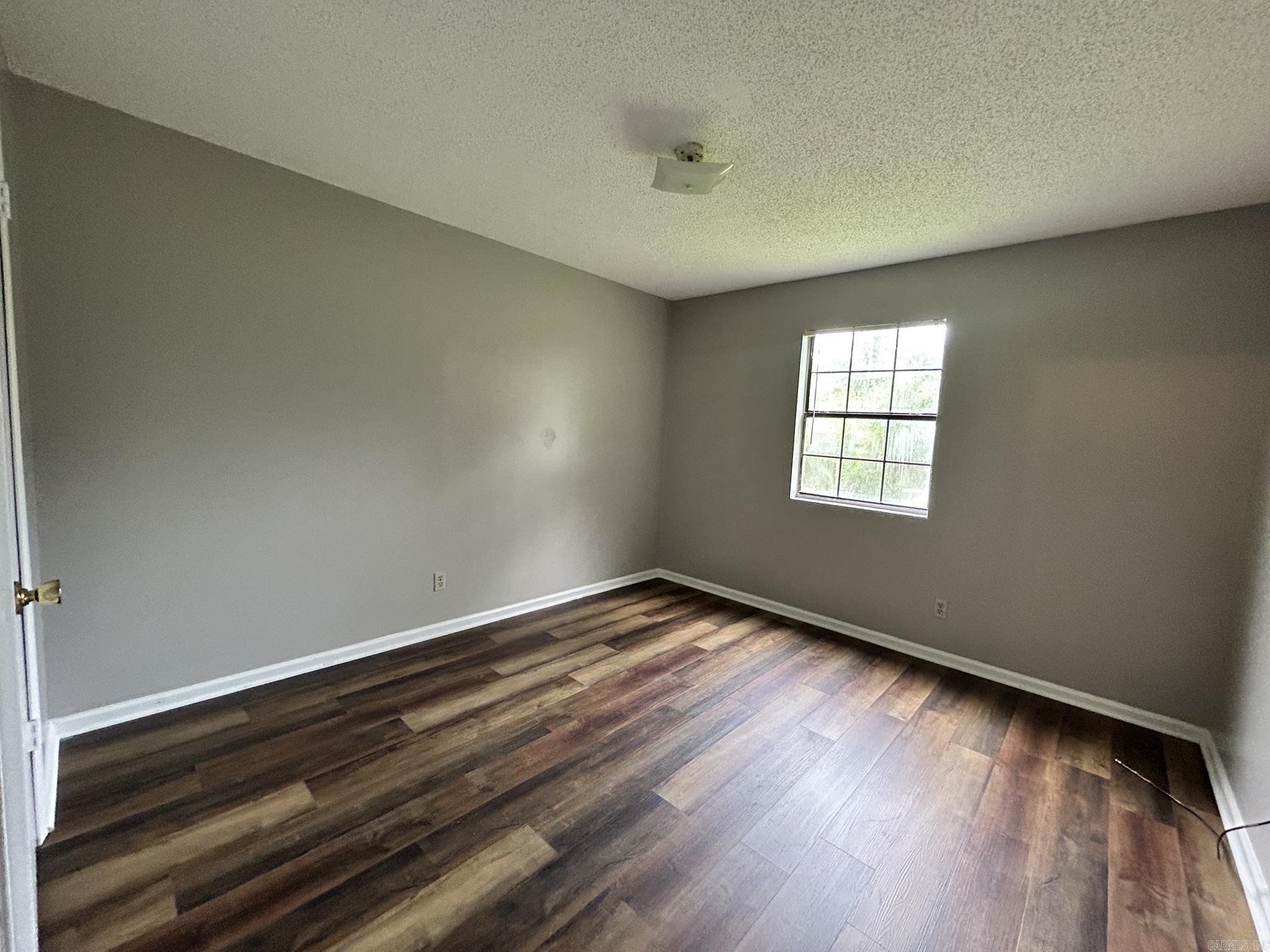 2710 S Taft St Property Photo 8