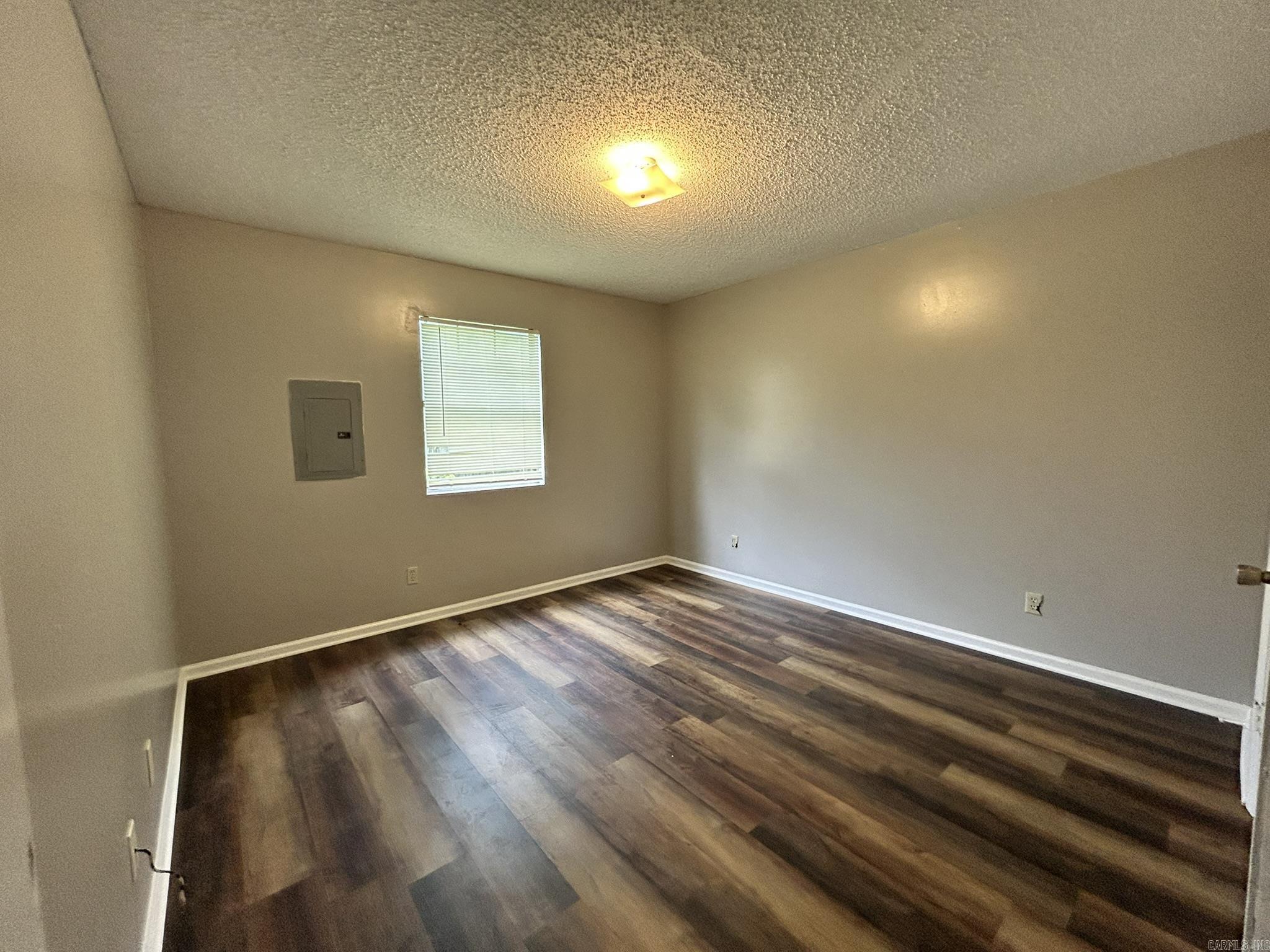 2710 S Taft St Property Photo 9