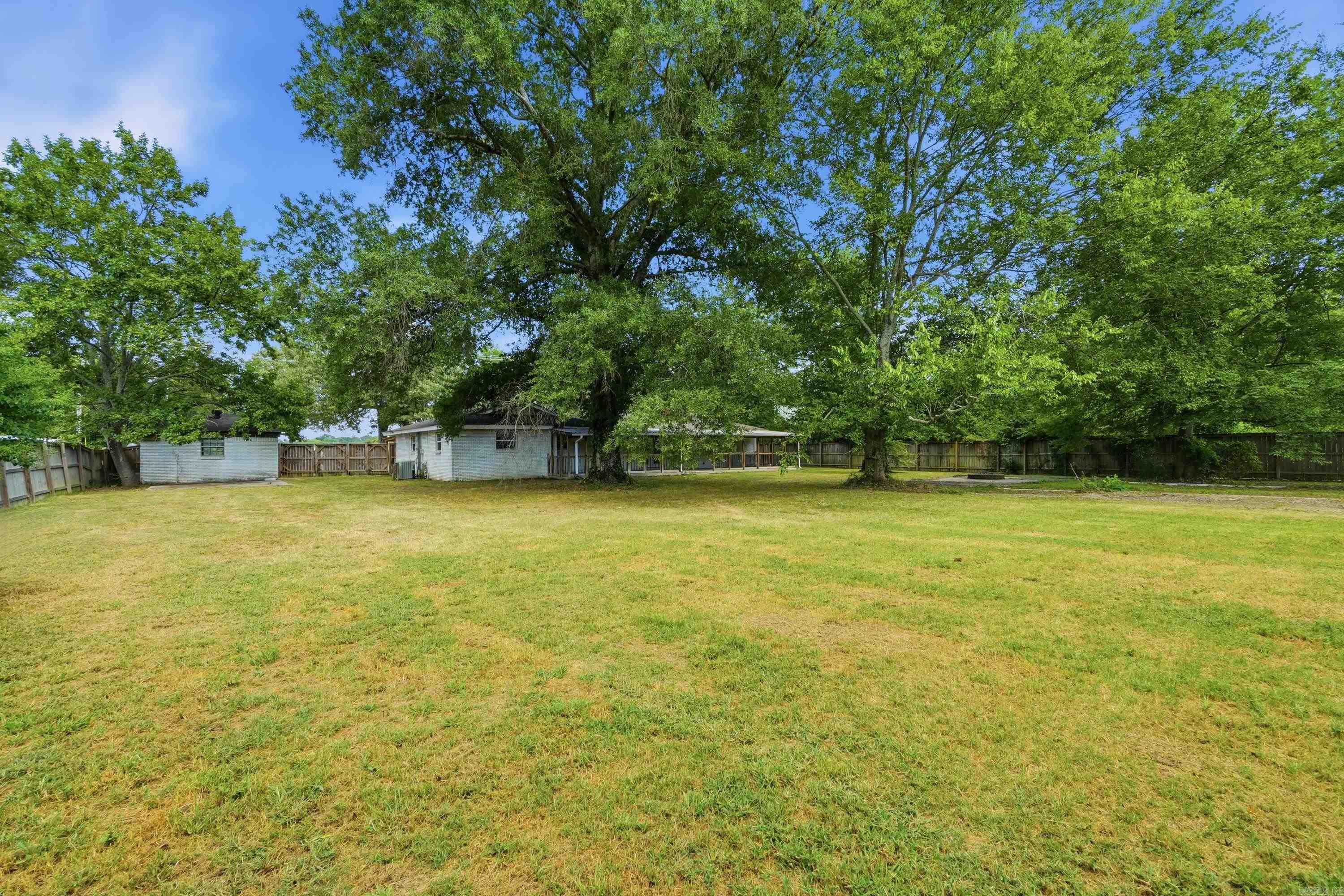 225 E German Lane Property Photo 3