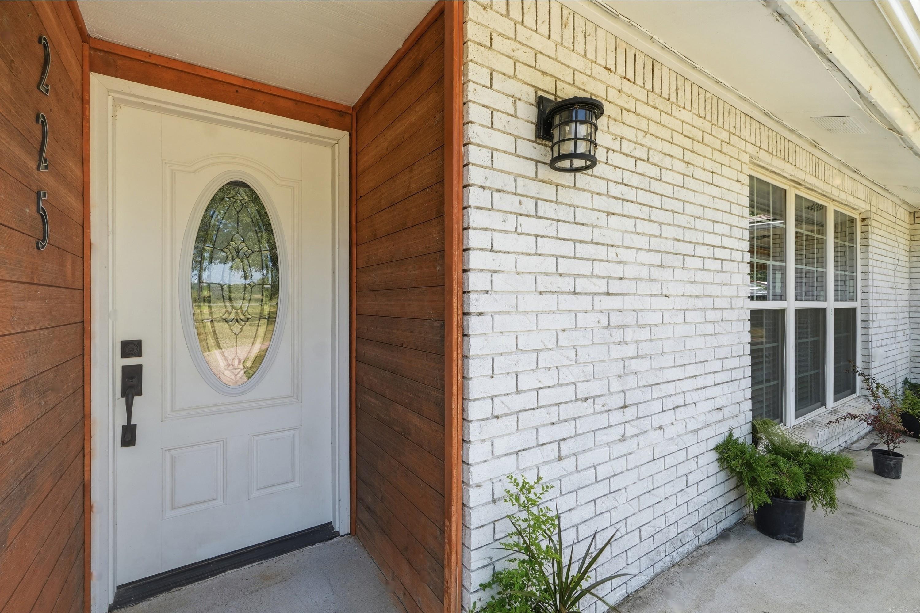 225 E German Lane Property Photo 6