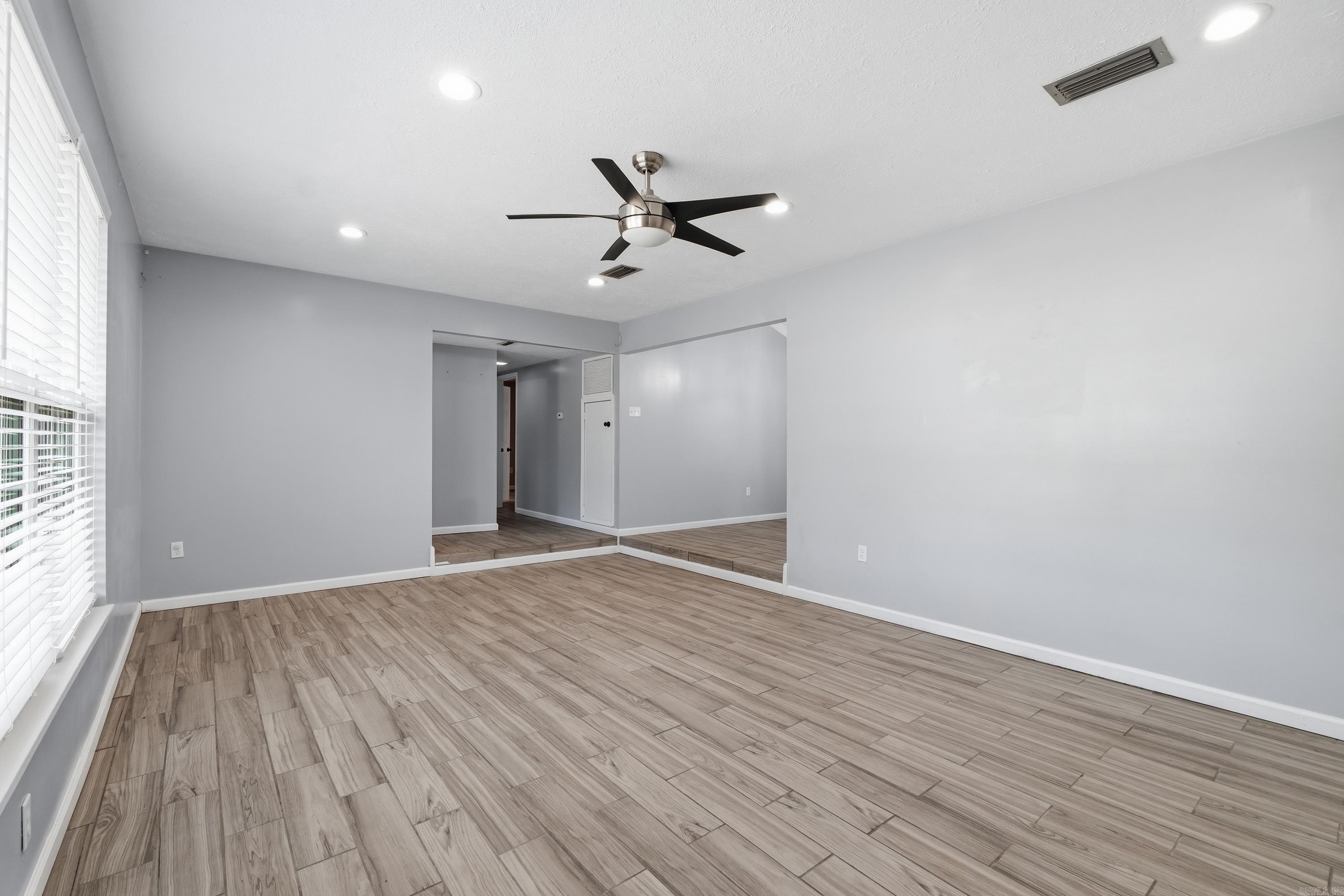 225 E German Lane Property Photo 11