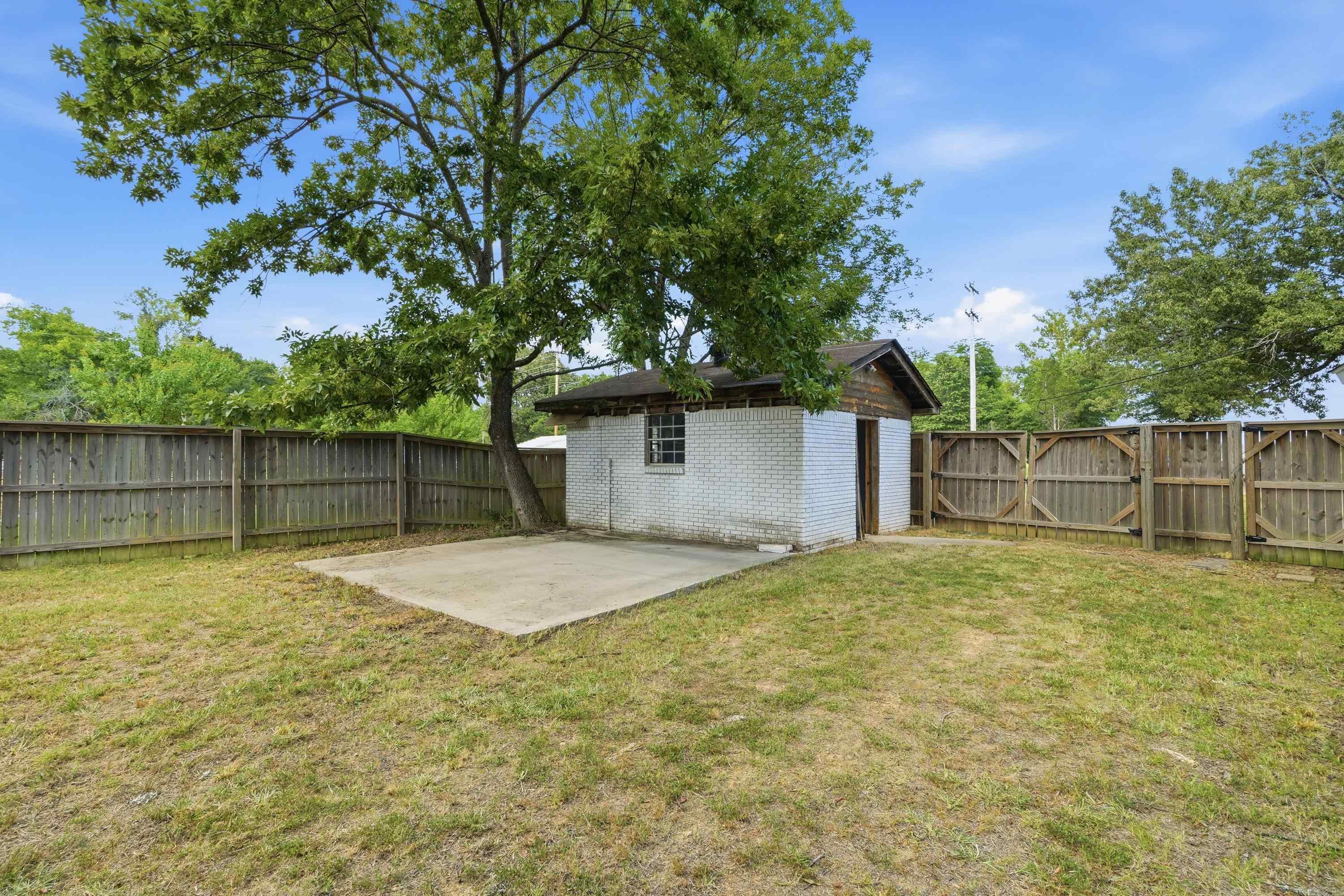225 E German Lane Property Photo 32