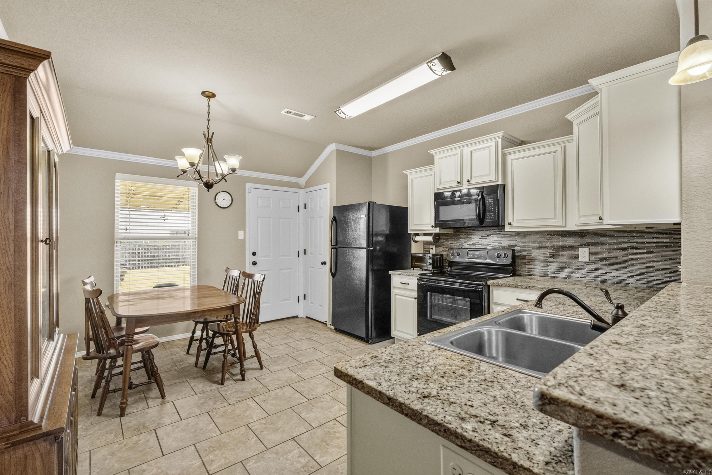 11025 Denton Road Property Photo 8