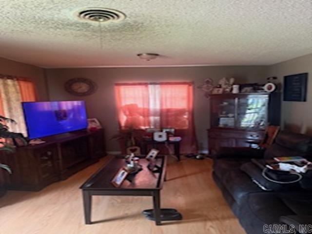 1611 Vaughn St Property Photo 4
