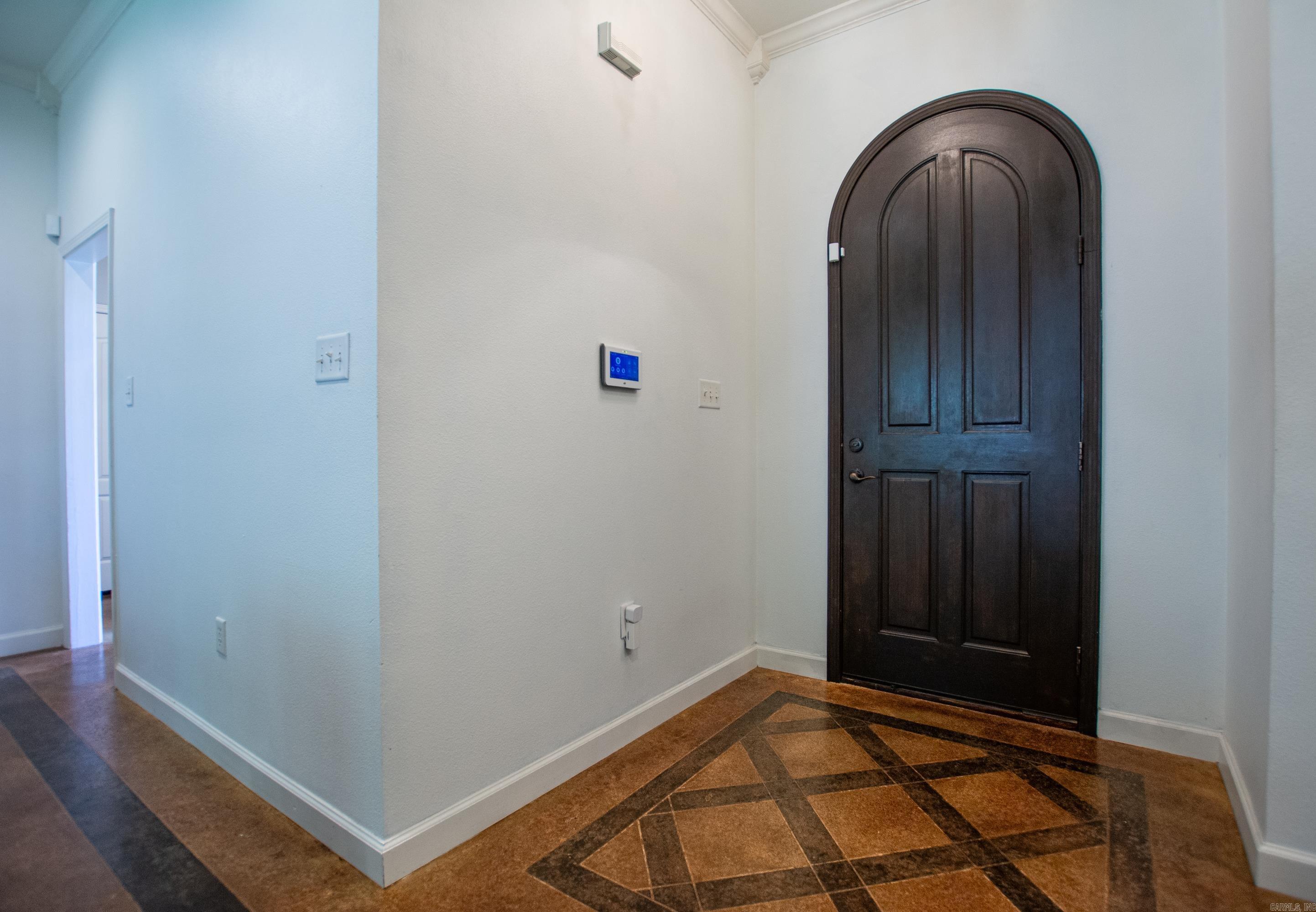 2746 Westbury Drive Property Photo 3
