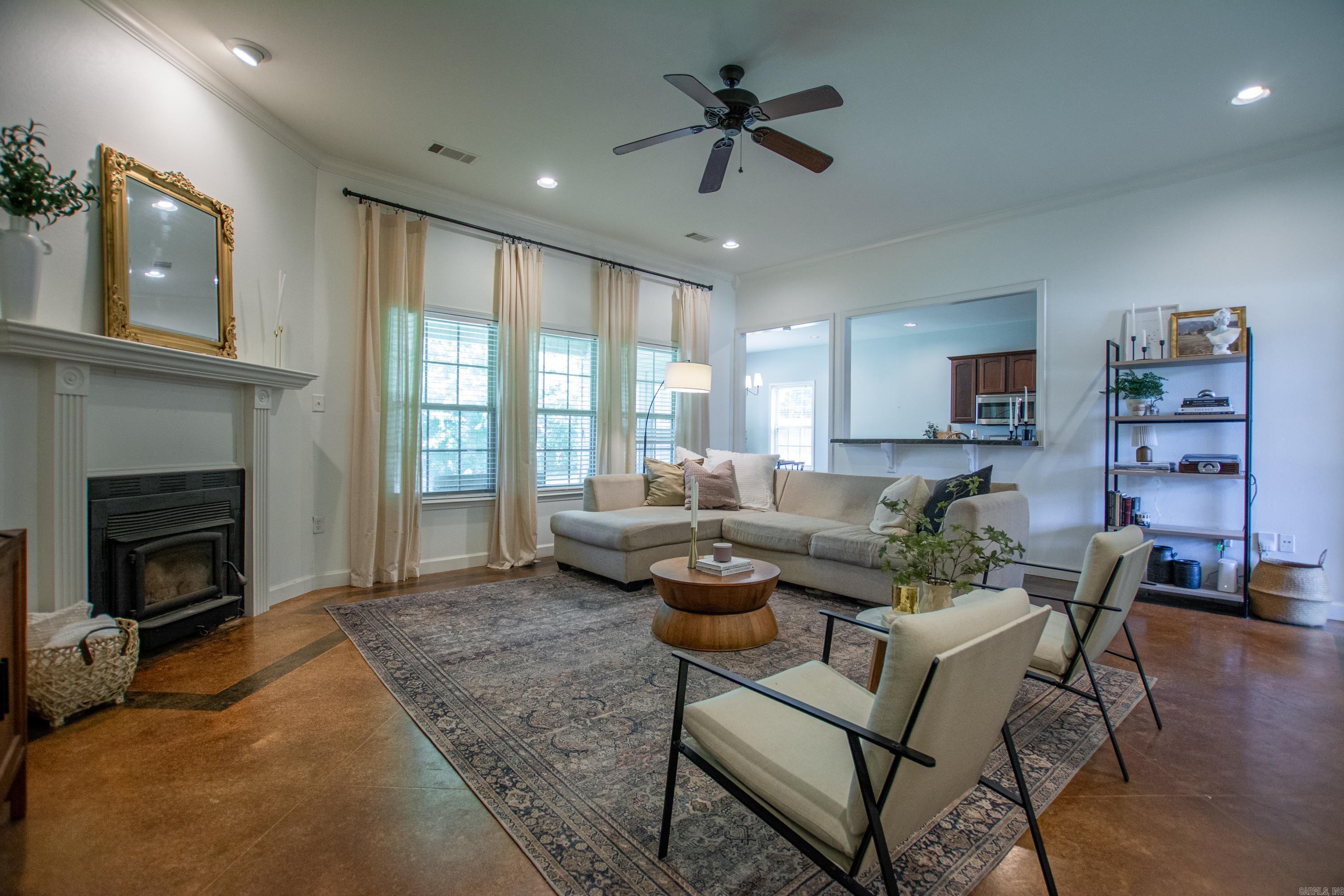 2746 Westbury Drive Property Photo 4