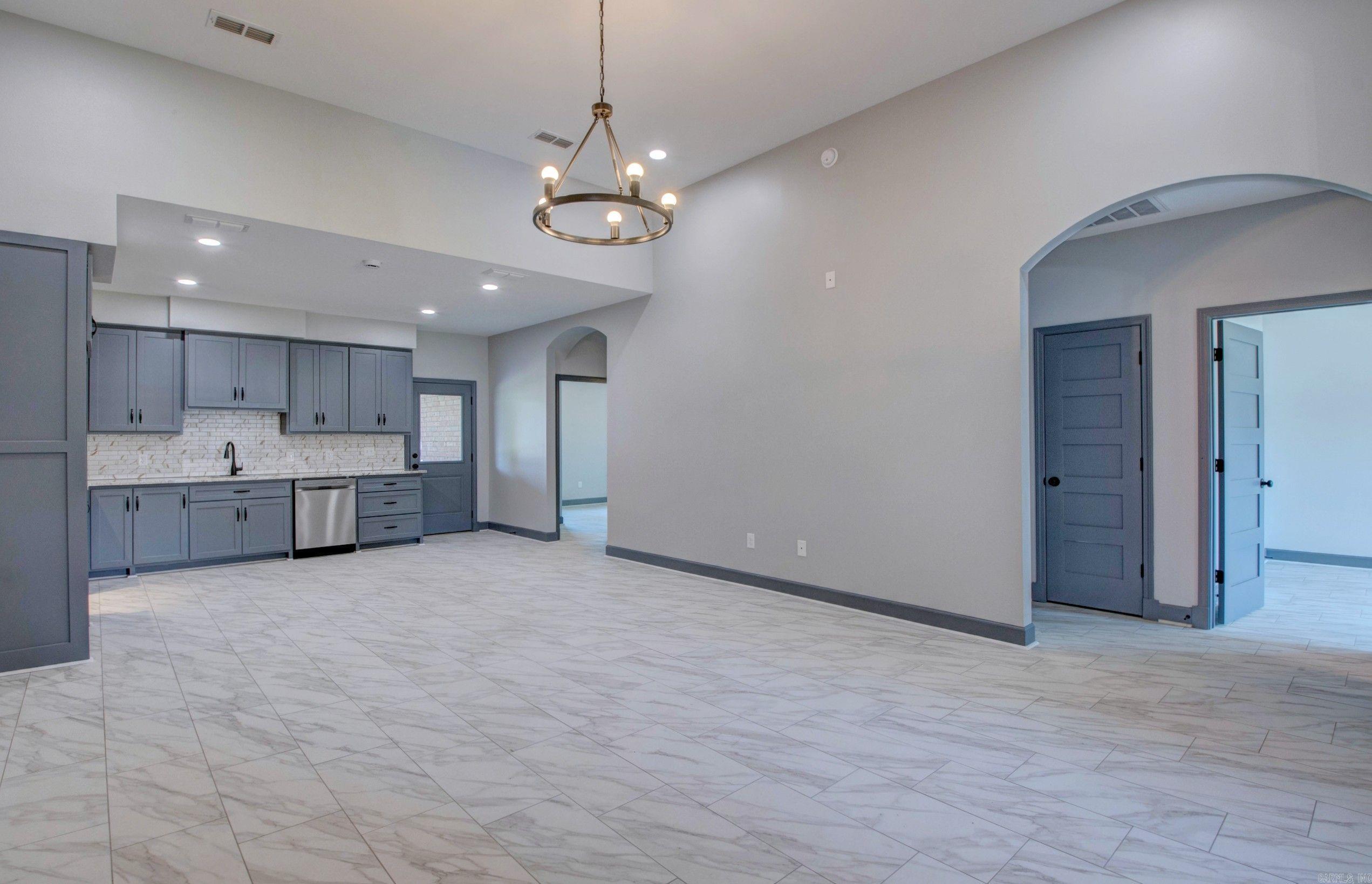 14 Oxford Run Court Property Photo 5