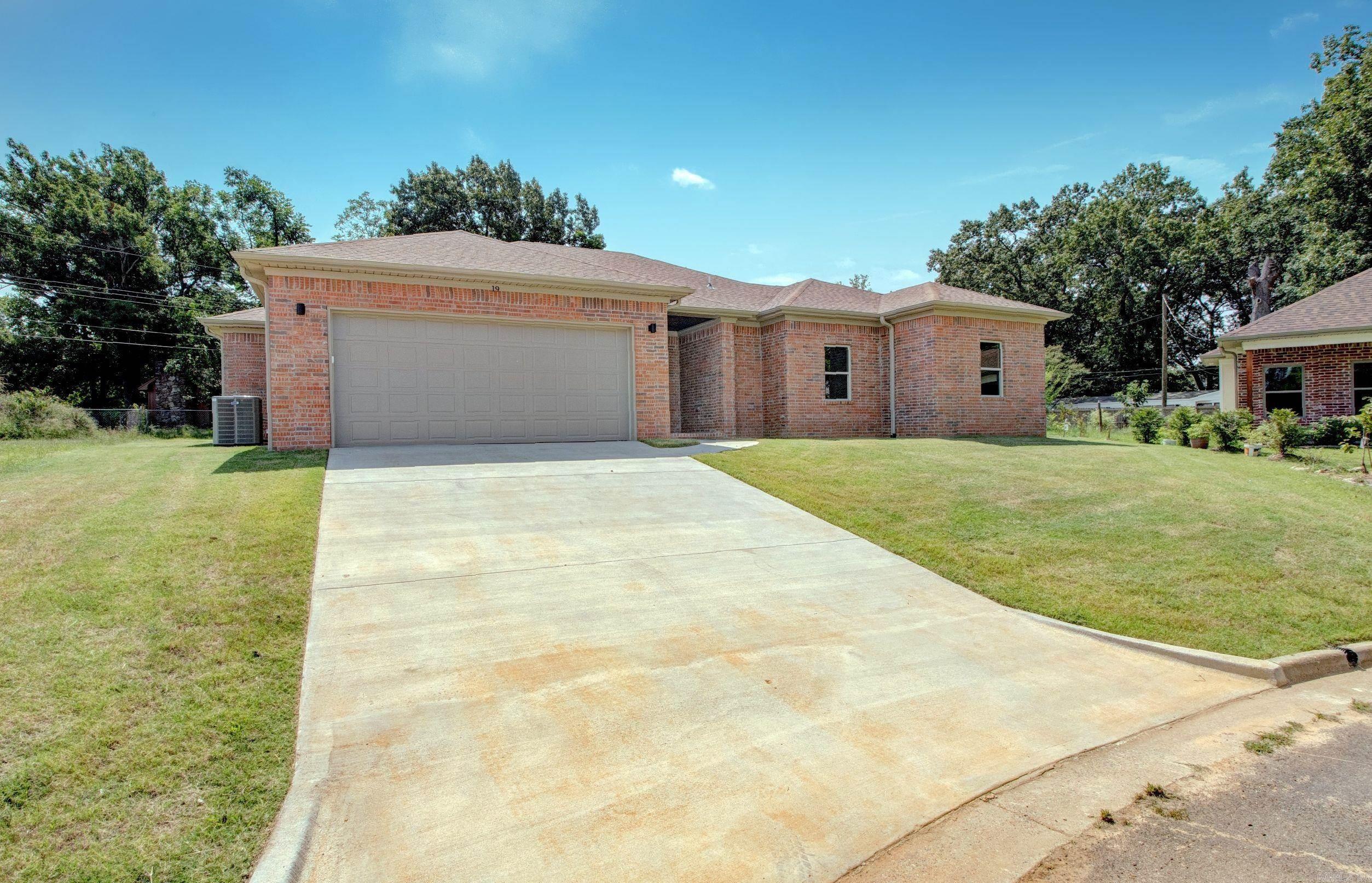 19 Oxford Run Court Property Photo 2