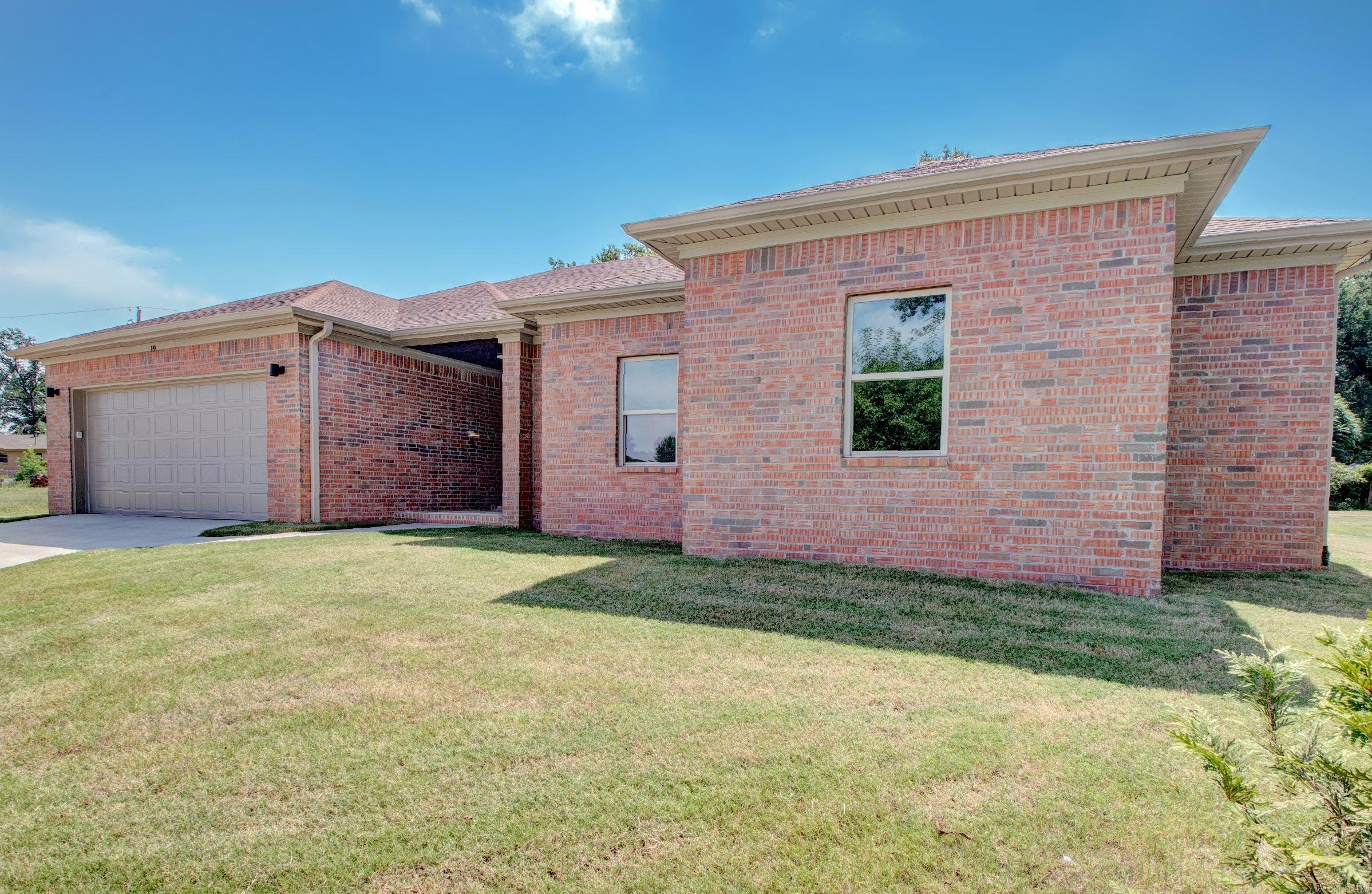 19 Oxford Run Court Property Photo 3