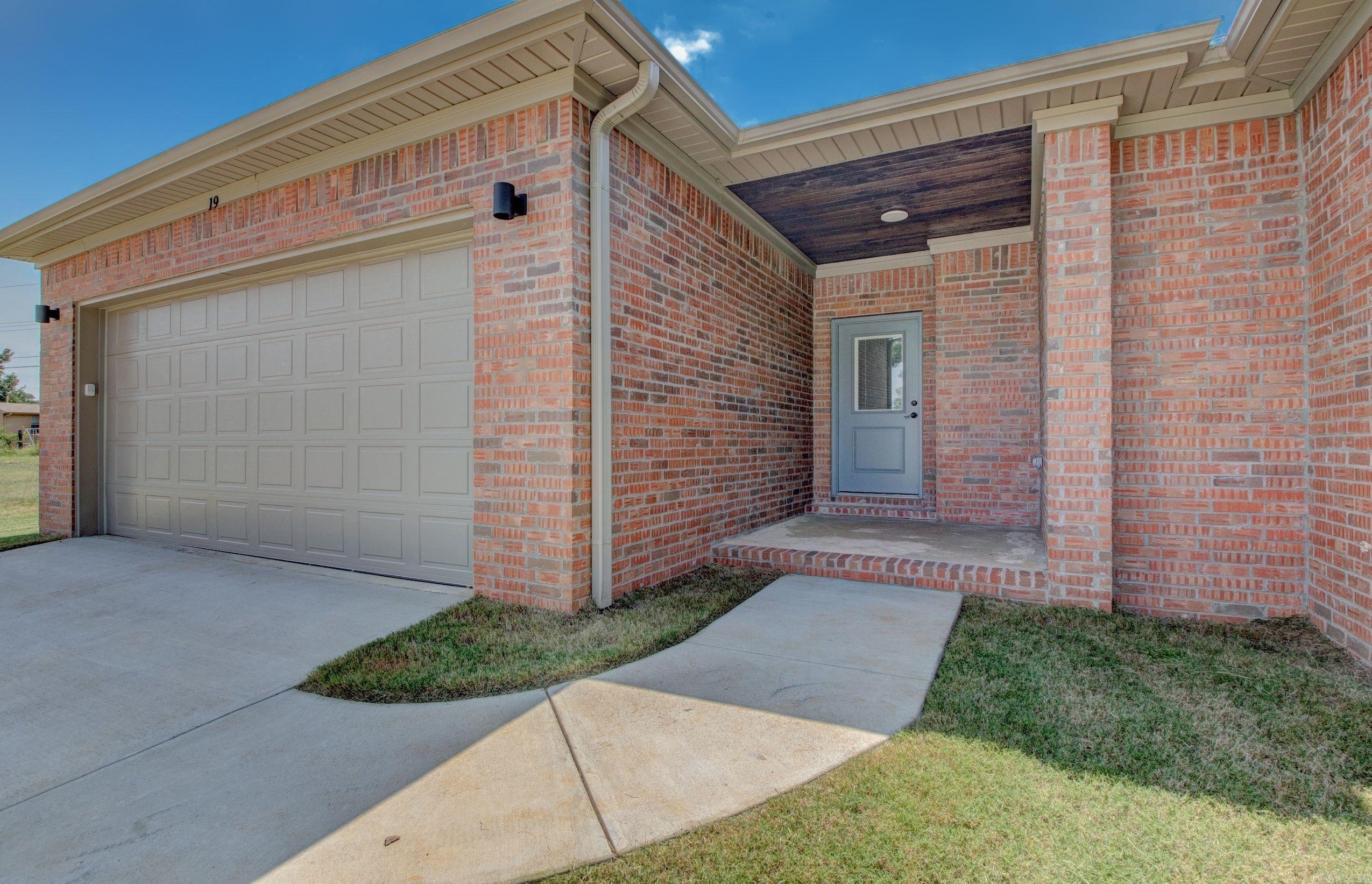 19 Oxford Run Court Property Photo 4