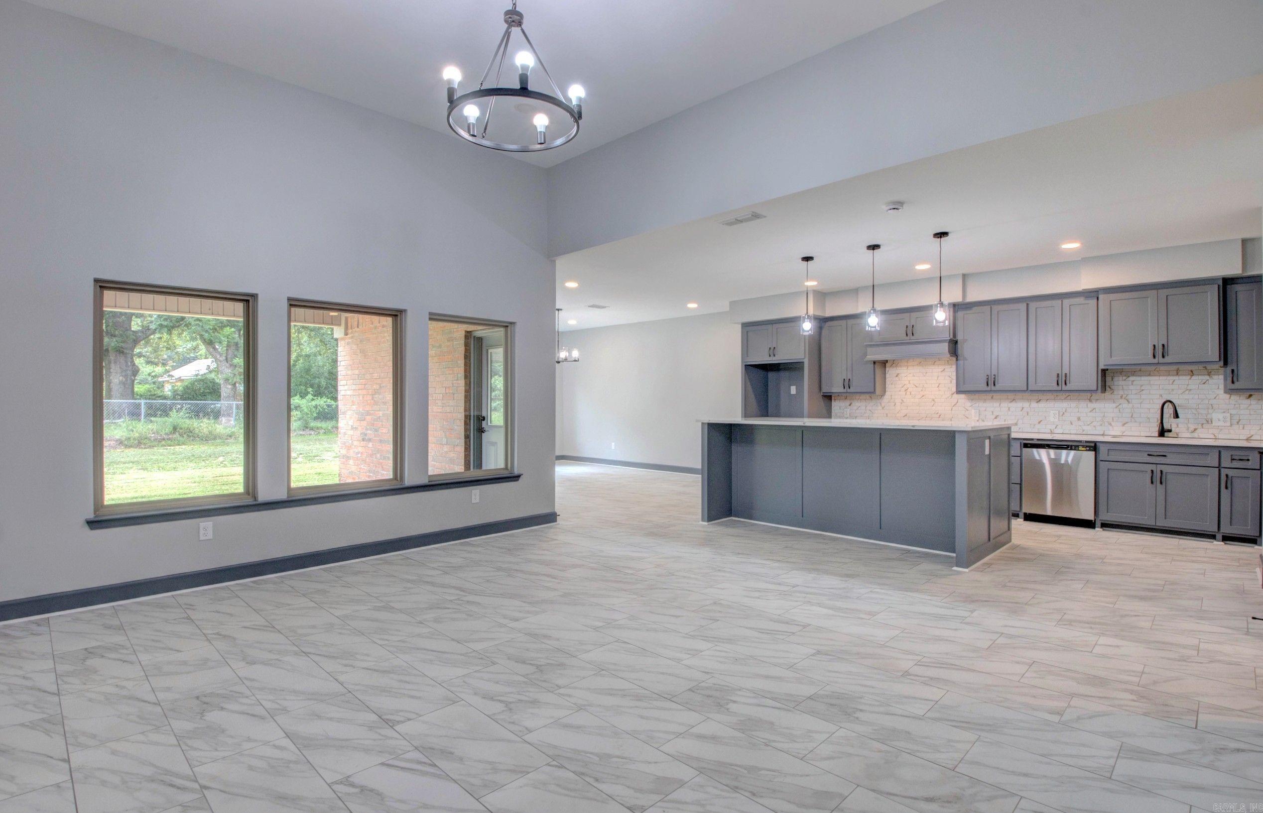 19 Oxford Run Court Property Photo 6