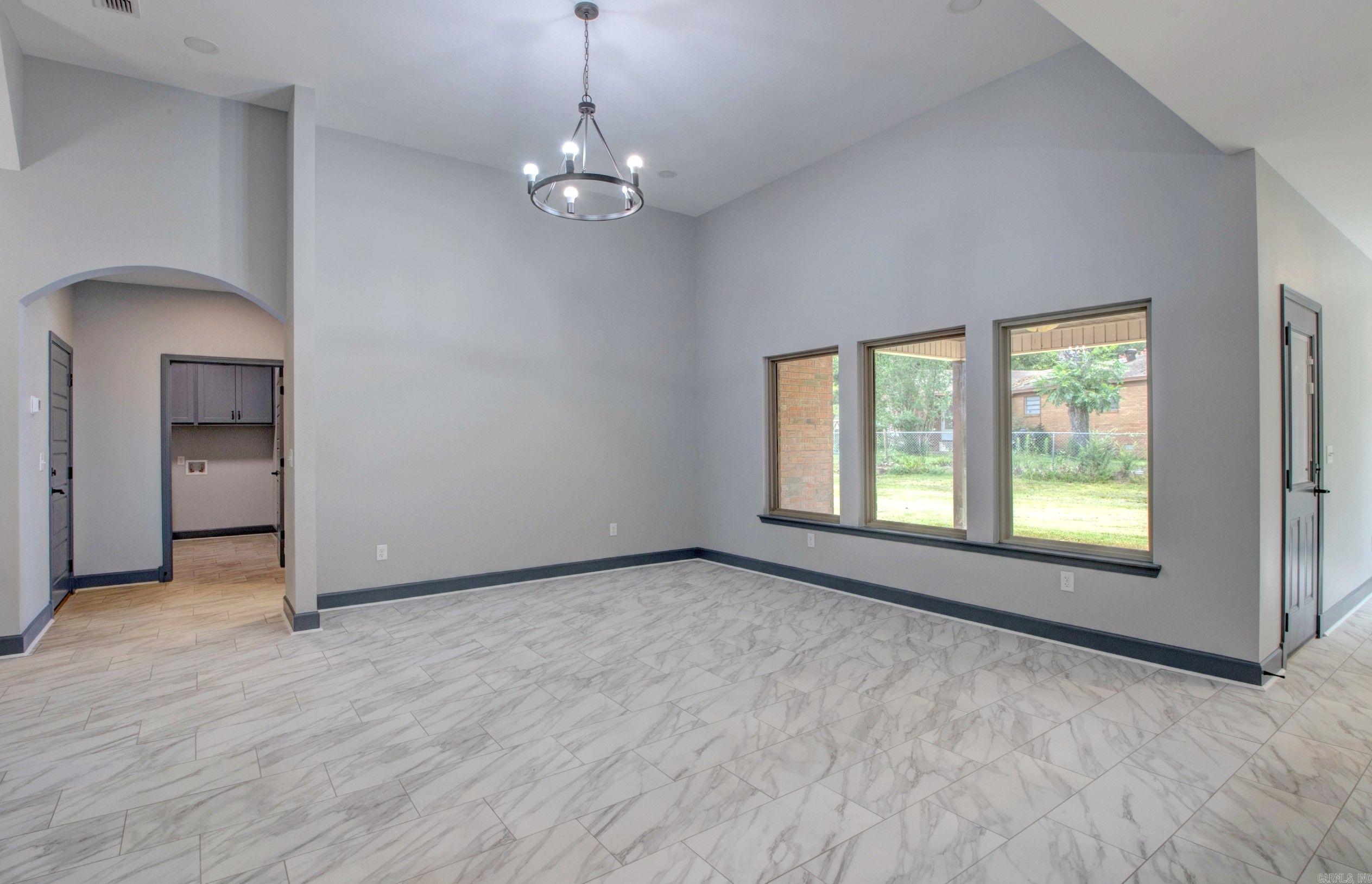 19 Oxford Run Court Property Photo 7