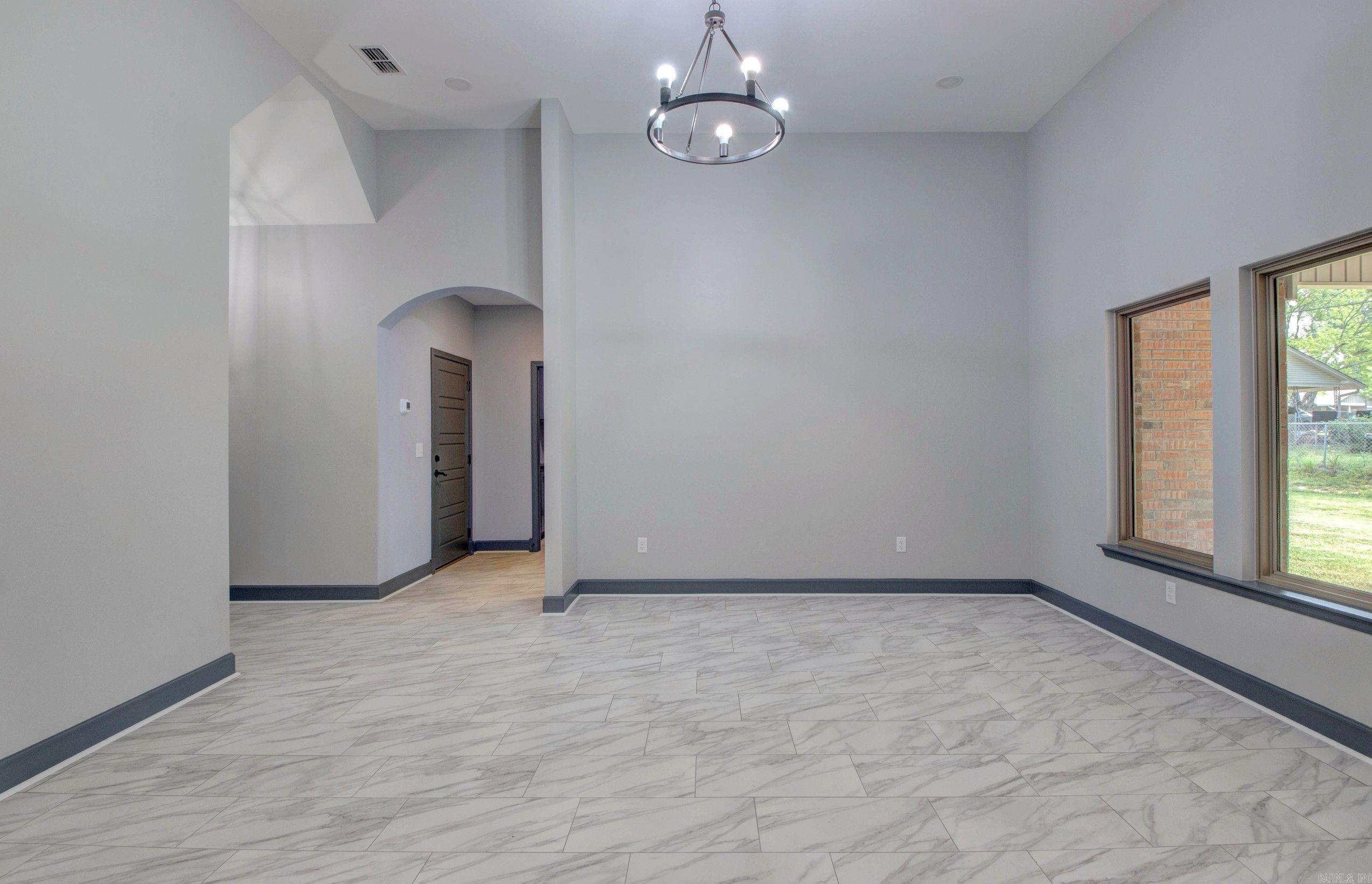19 Oxford Run Court Property Photo 8