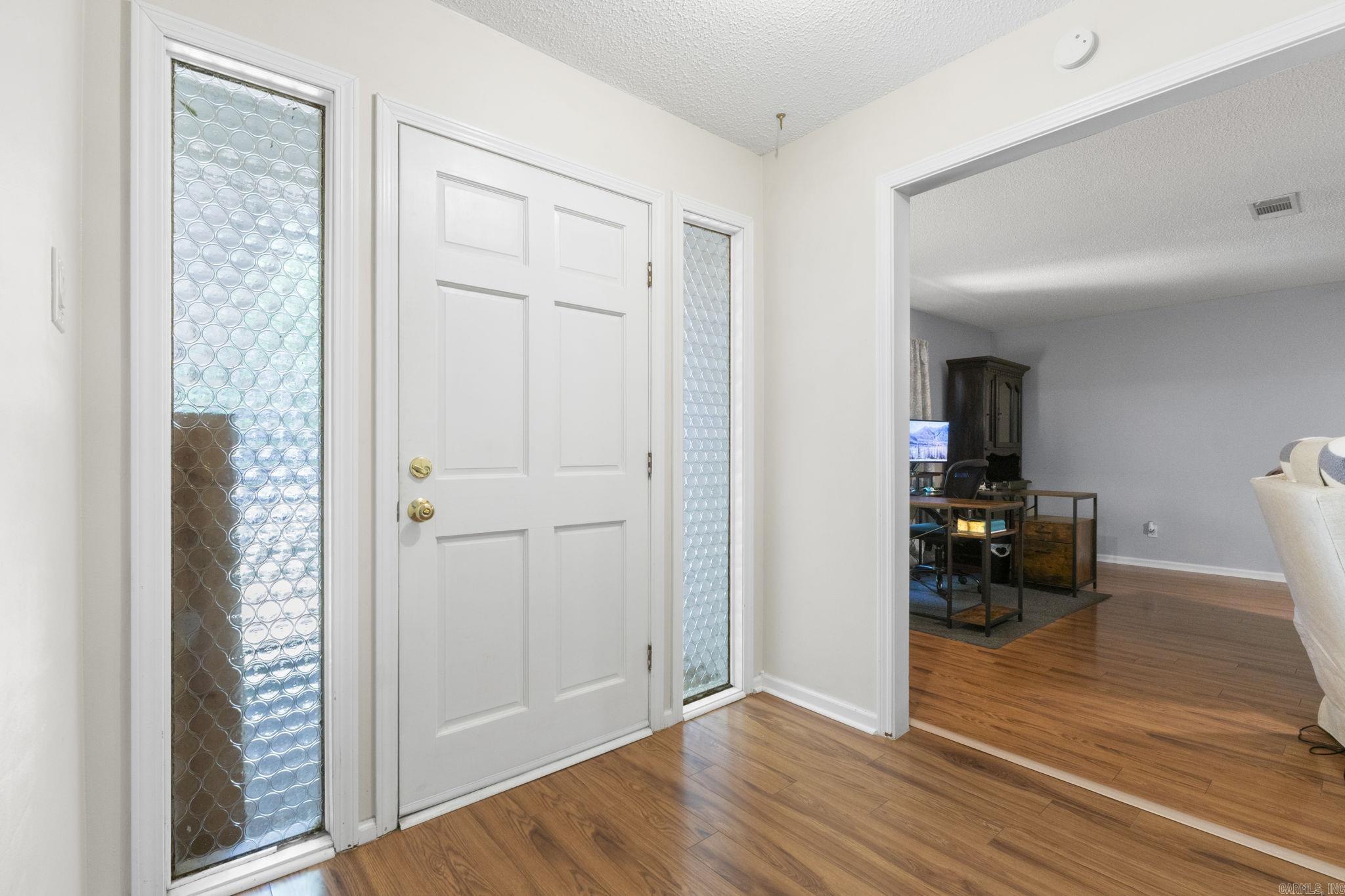 8604 Yellow Oak Drive Property Photo 7