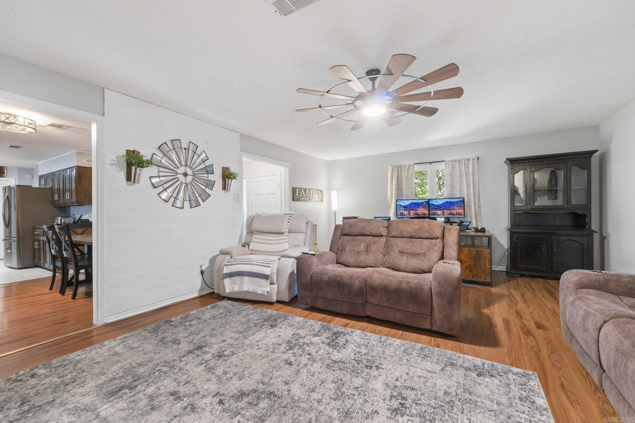 8604 Yellow Oak Drive Property Photo 11