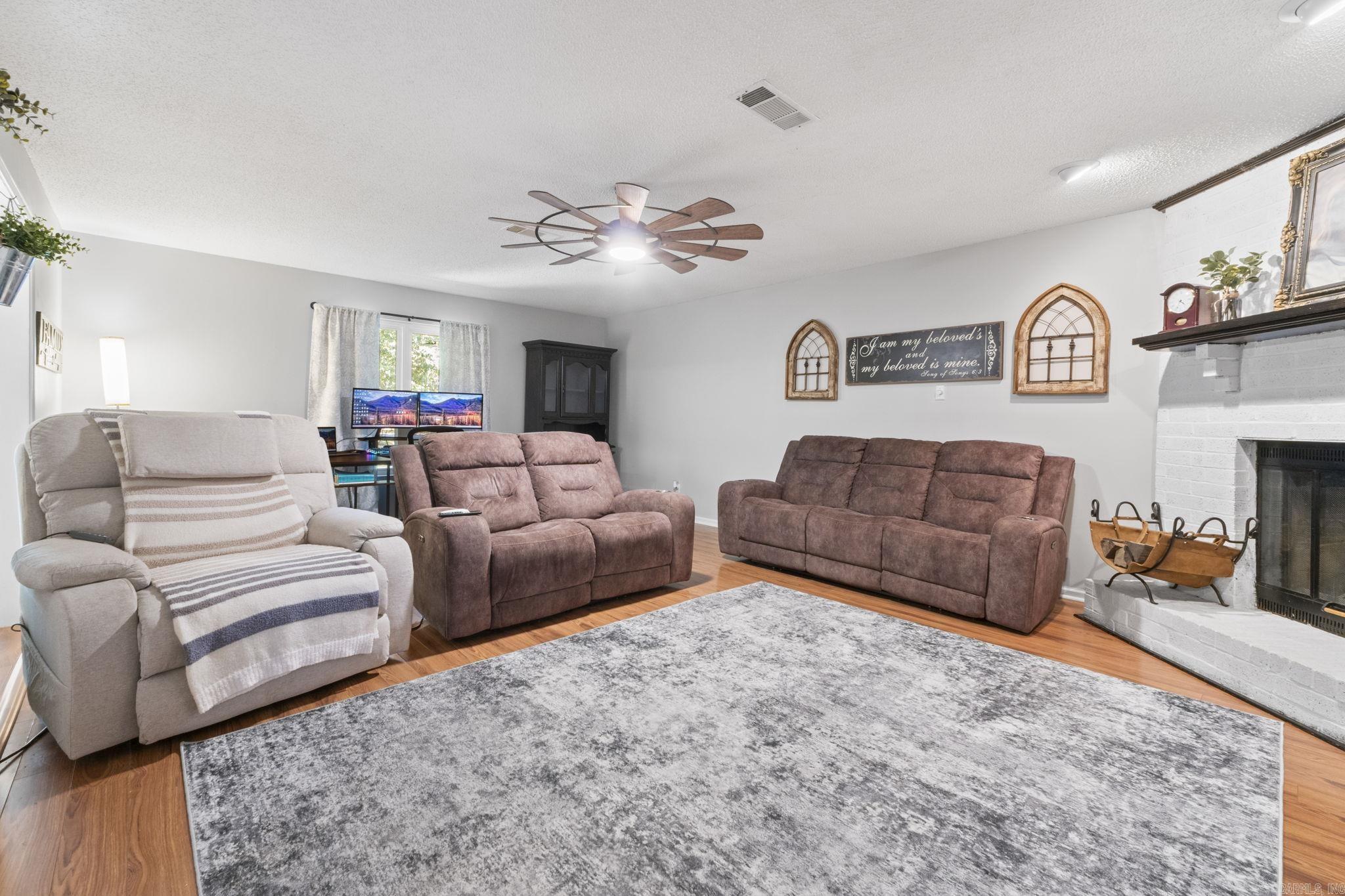 8604 Yellow Oak Drive Property Photo 12