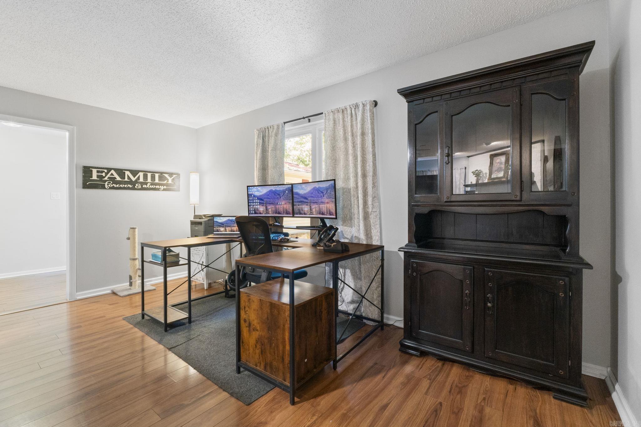 8604 Yellow Oak Drive Property Photo 13