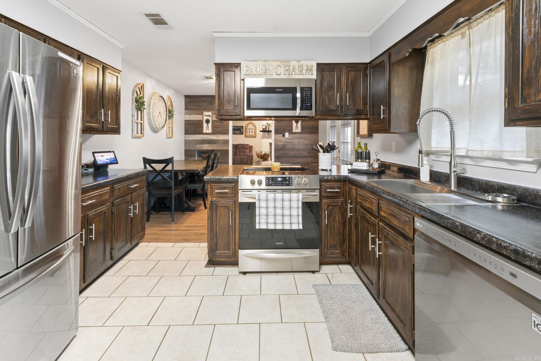 8604 Yellow Oak Drive Property Photo 15