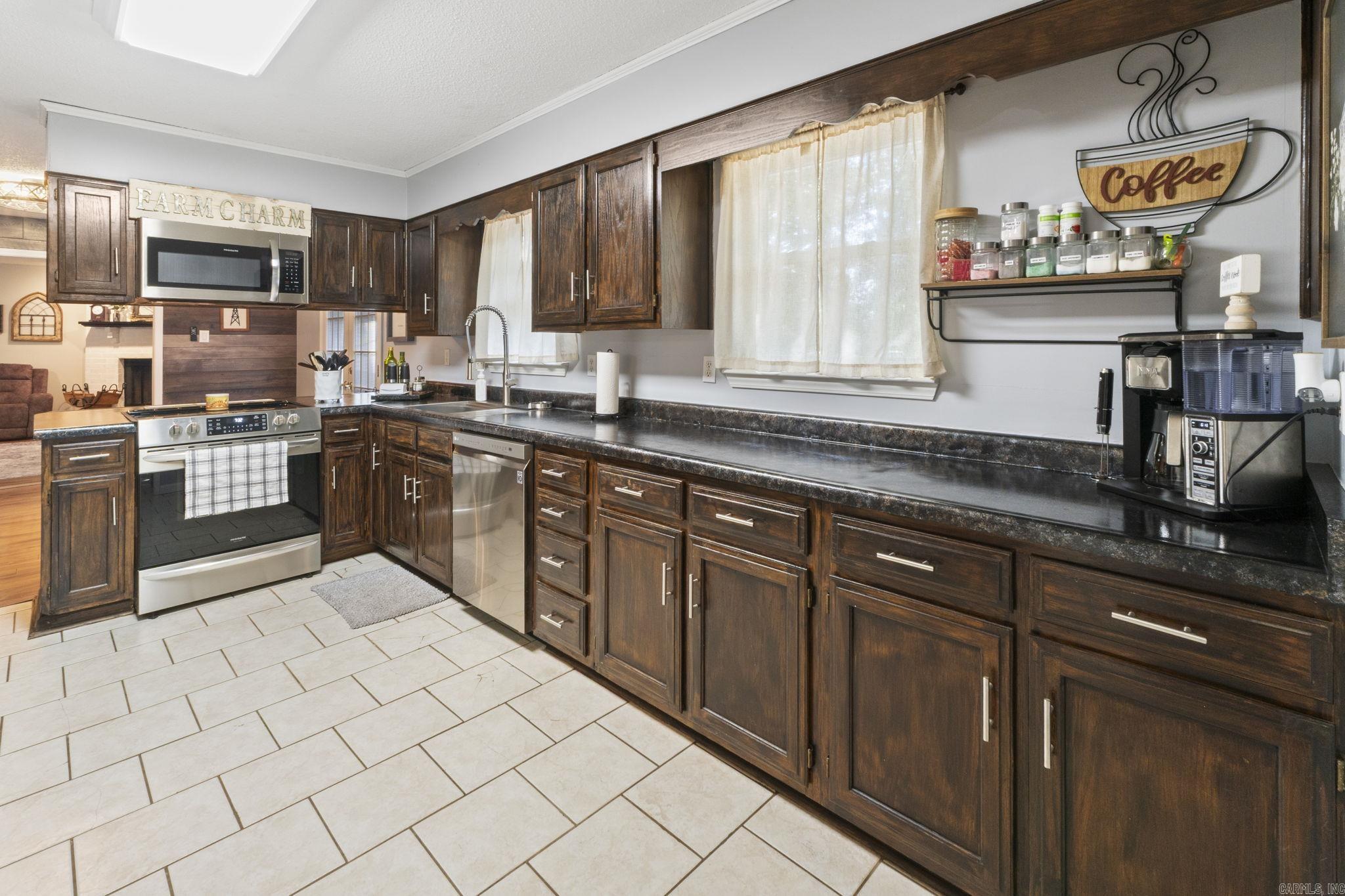 8604 Yellow Oak Drive Property Photo 17