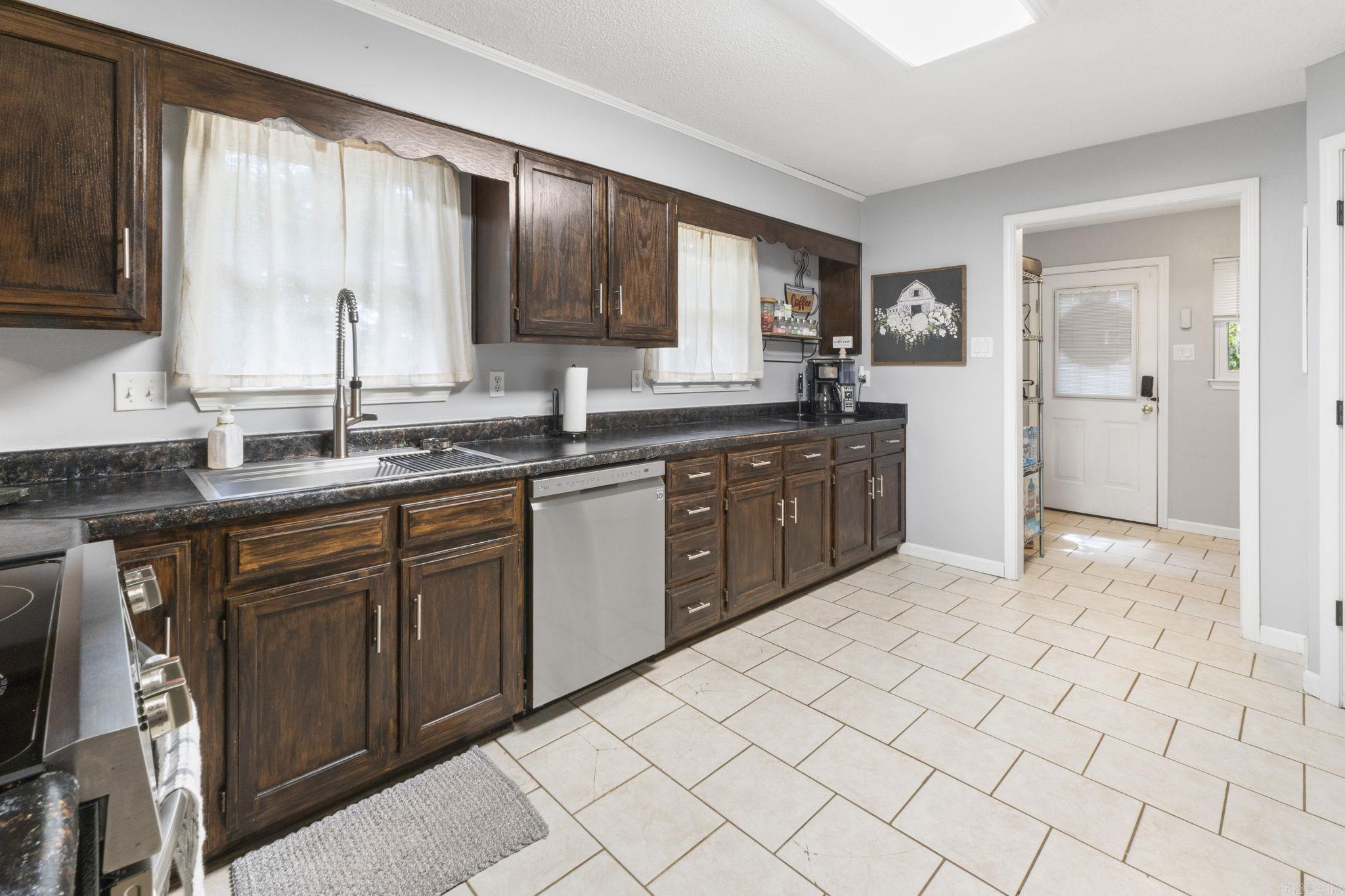 8604 Yellow Oak Drive Property Photo 18