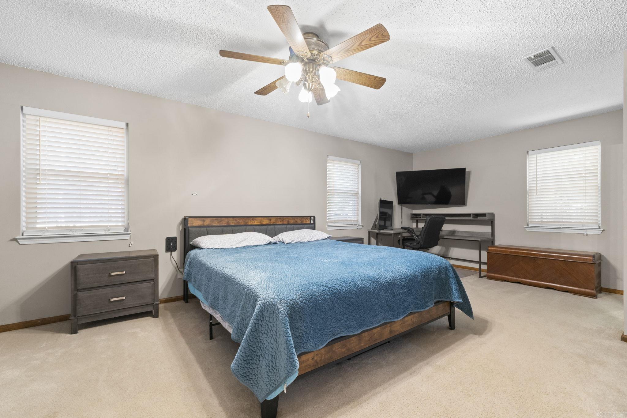 8604 Yellow Oak Drive Property Photo 22