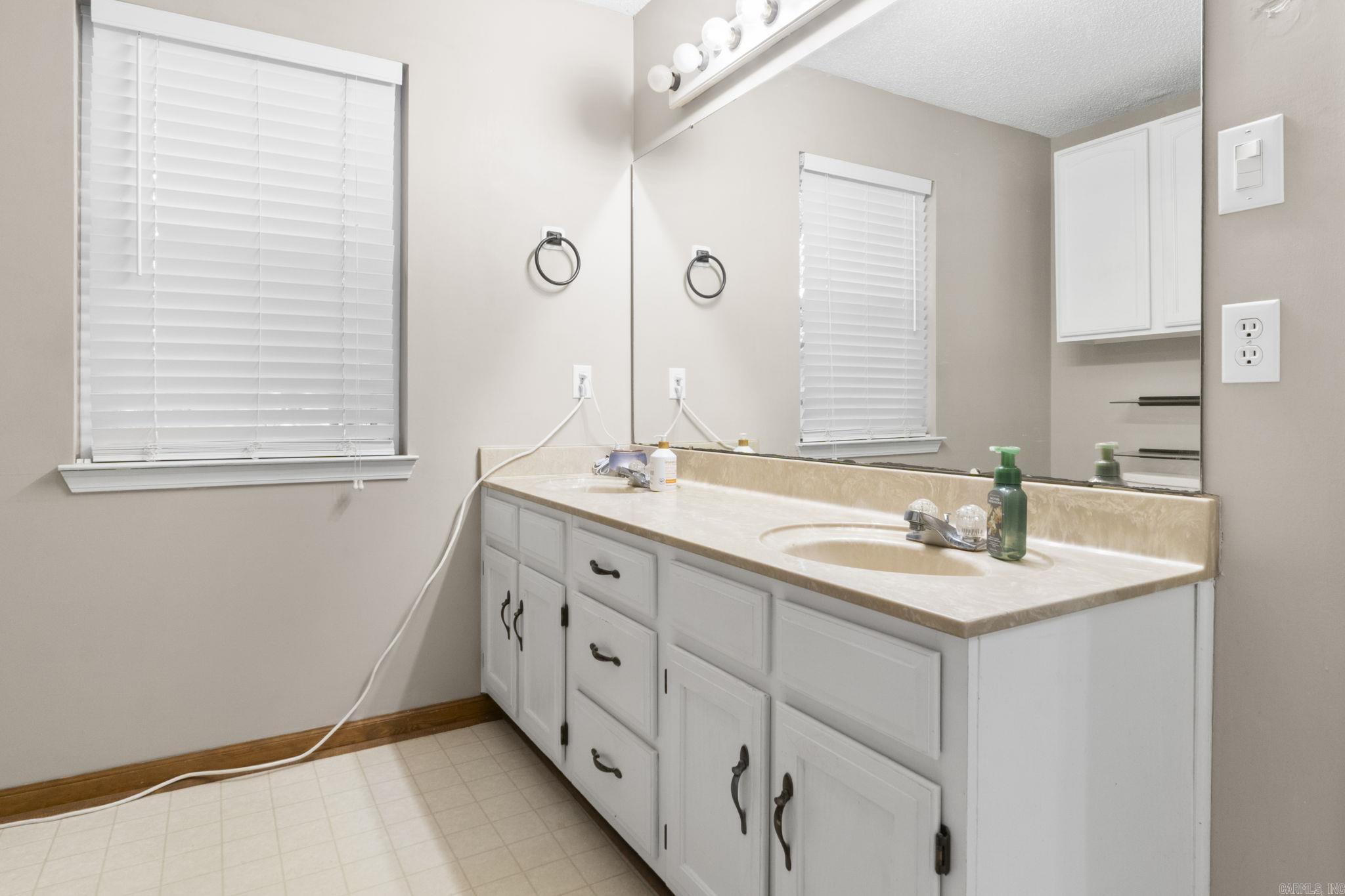 8604 Yellow Oak Drive Property Photo 27