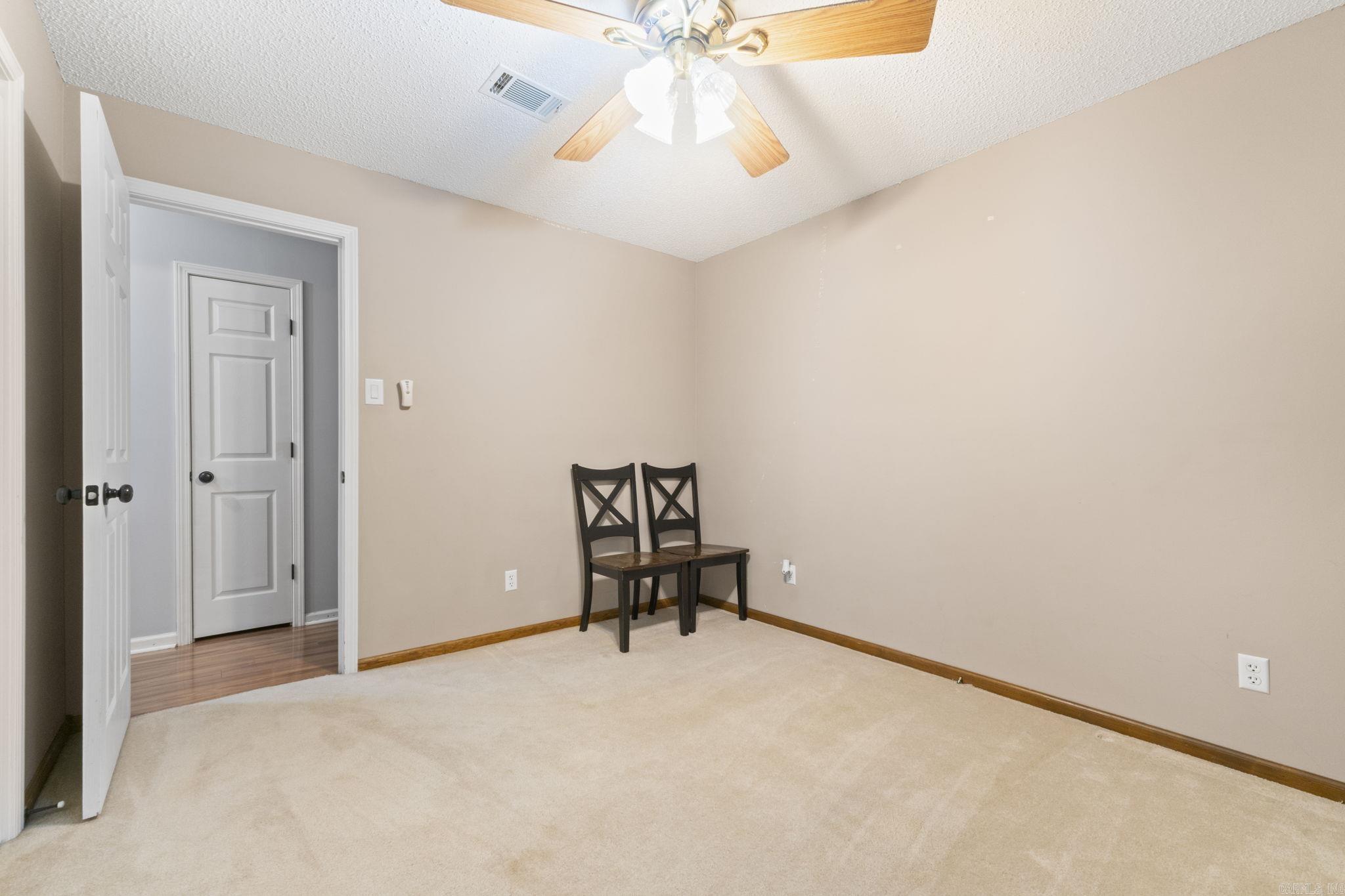 8604 Yellow Oak Drive Property Photo 32