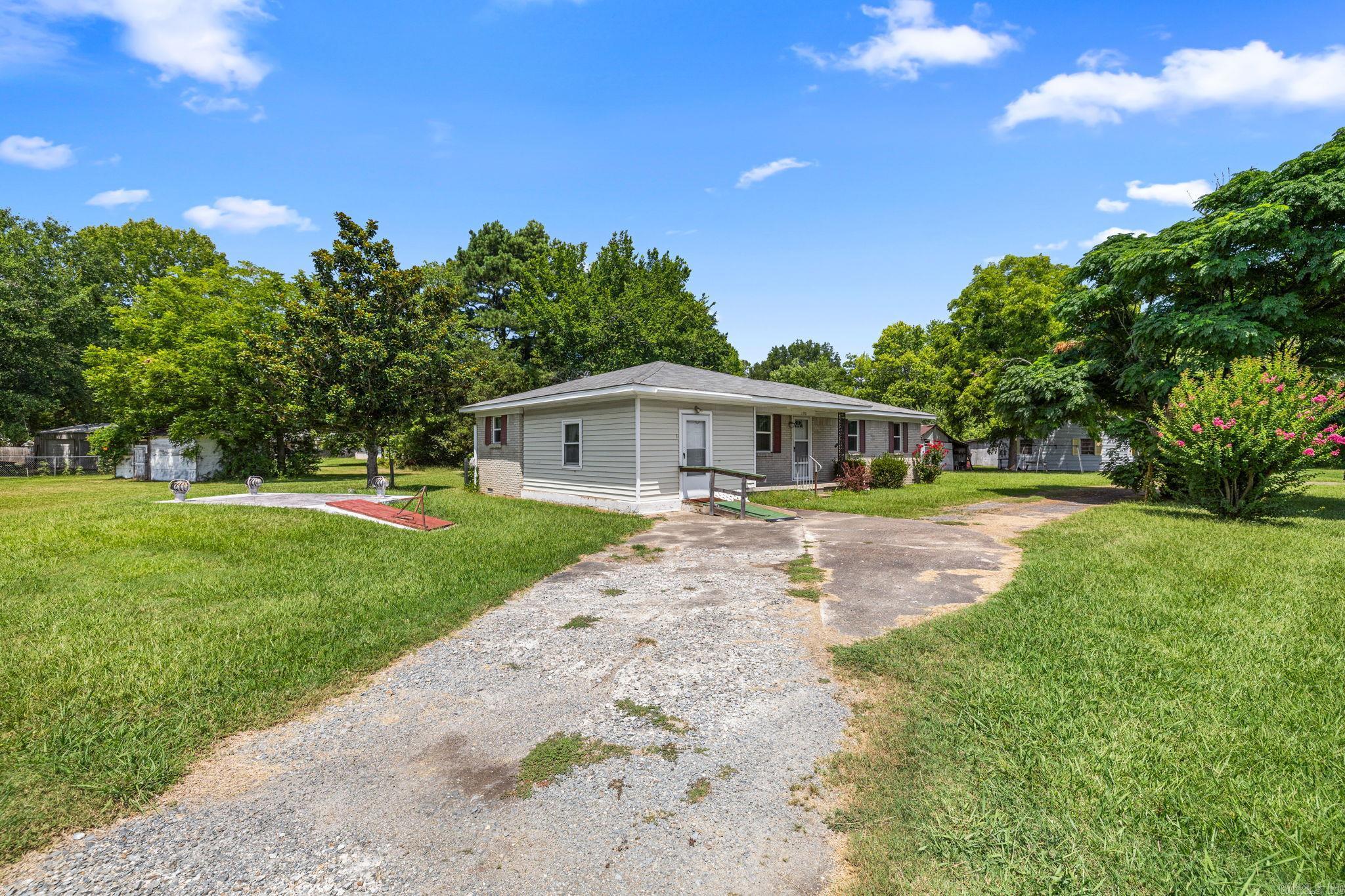 190 Markham Property Photo 3