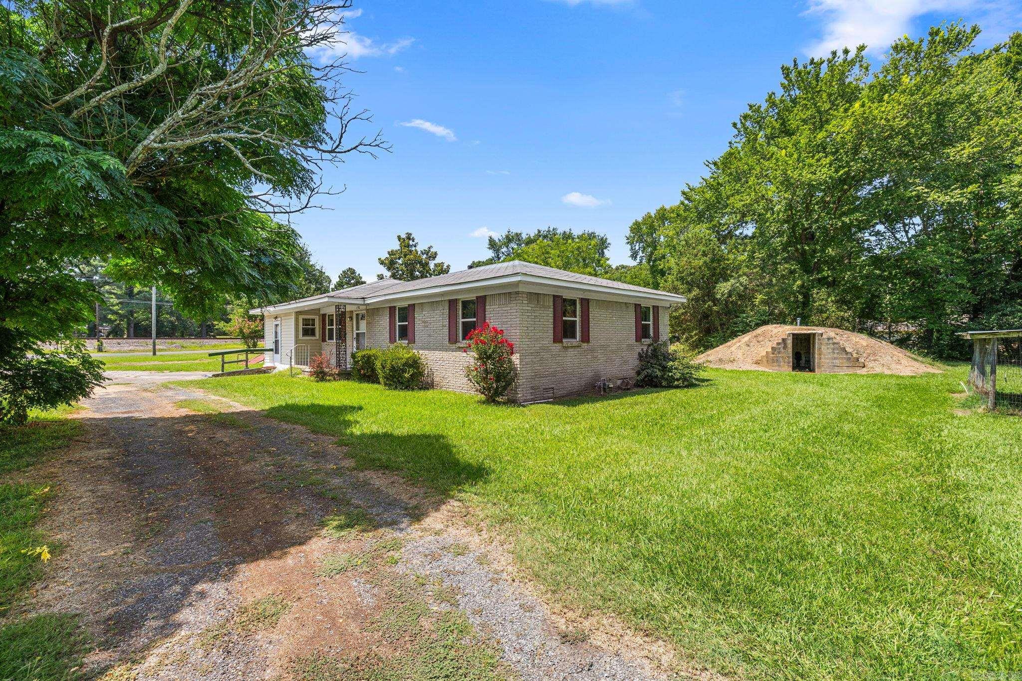 190 Markham Property Photo 4
