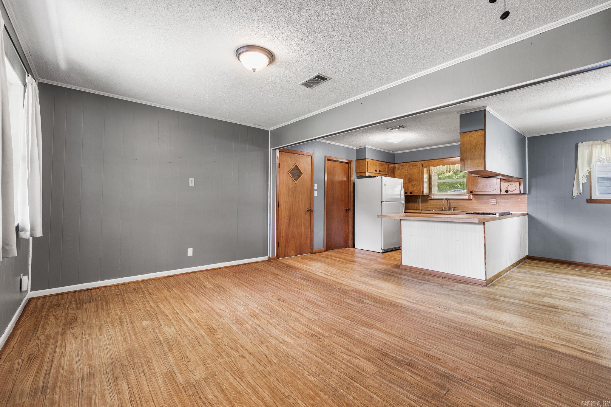 190 Markham Property Photo 7