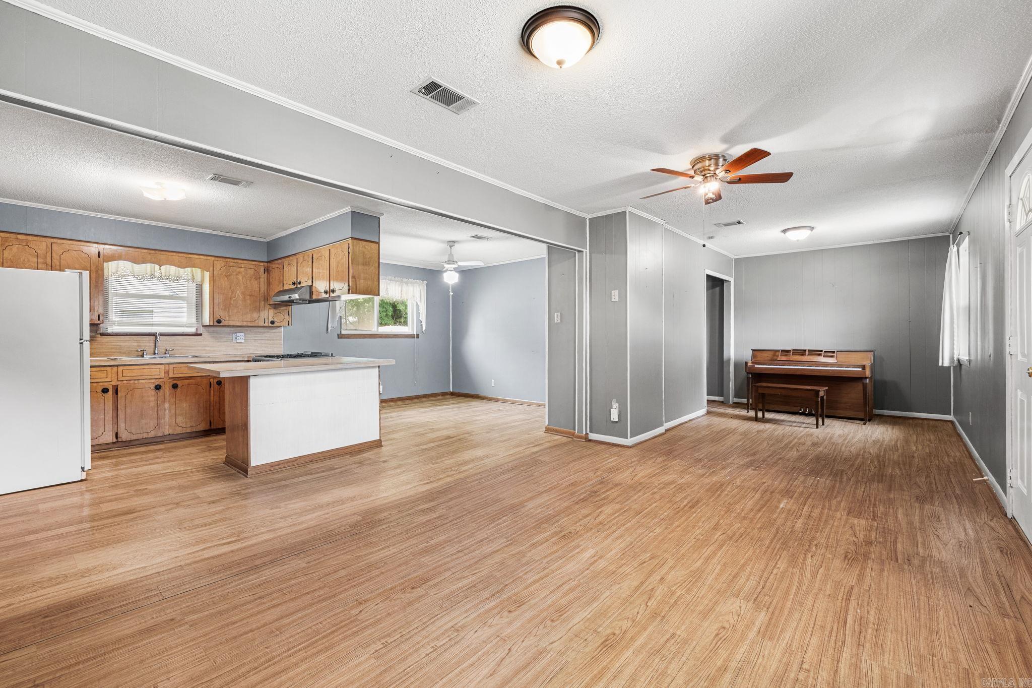 190 Markham Property Photo 8