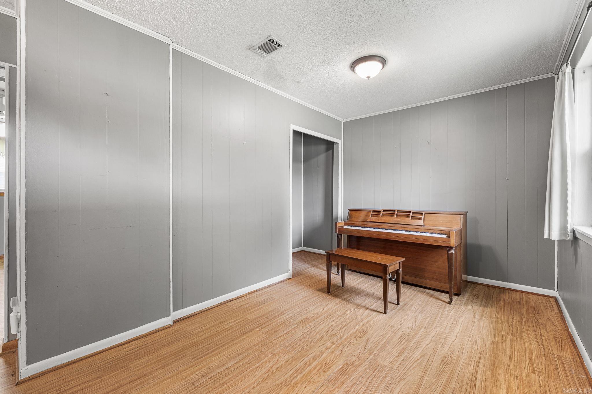 190 Markham Property Photo 10